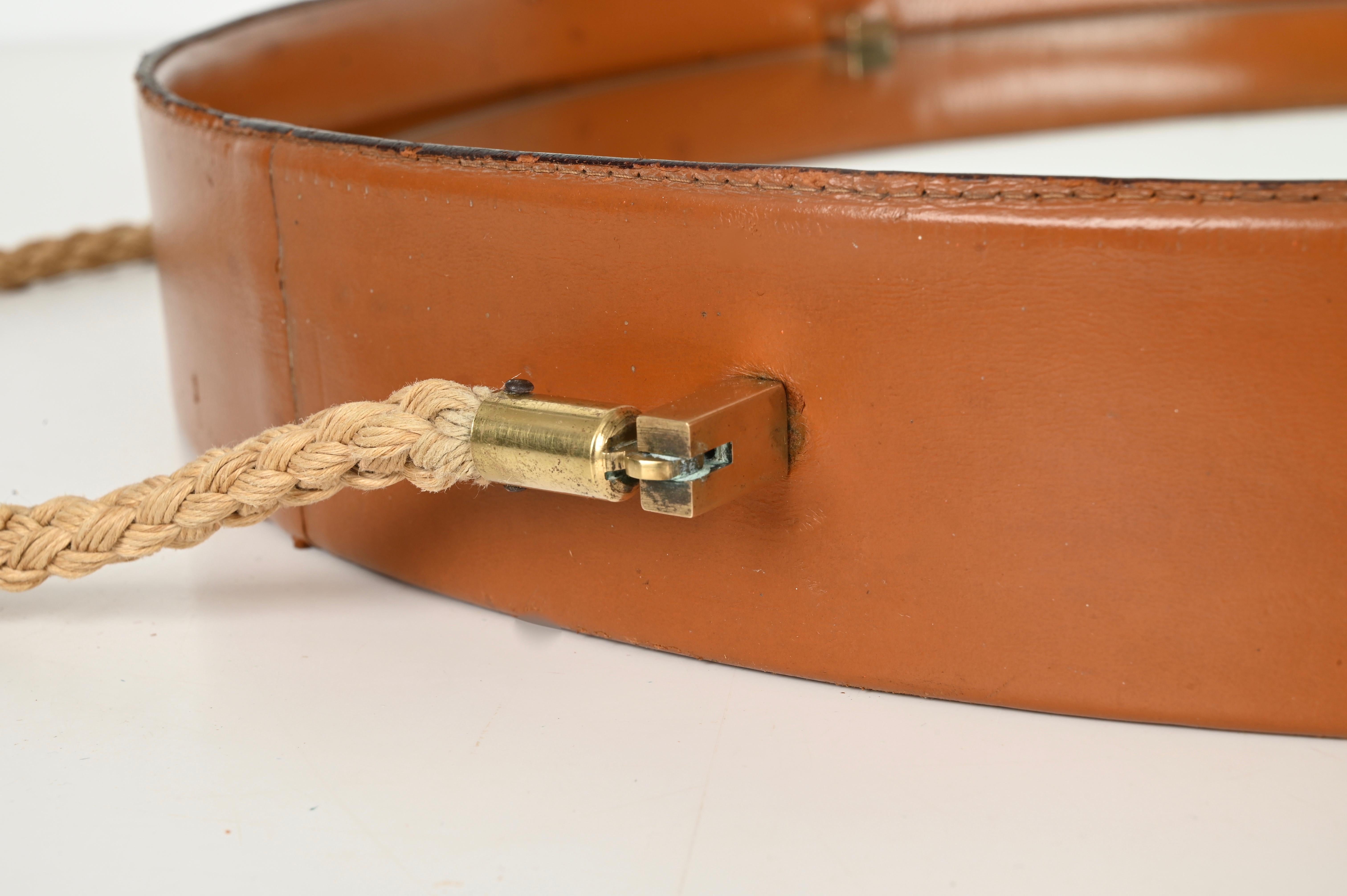 Specchio italiano rotondo in pelle, ottone e corda firmato da Pizzetti, anni '60 in vendita 2