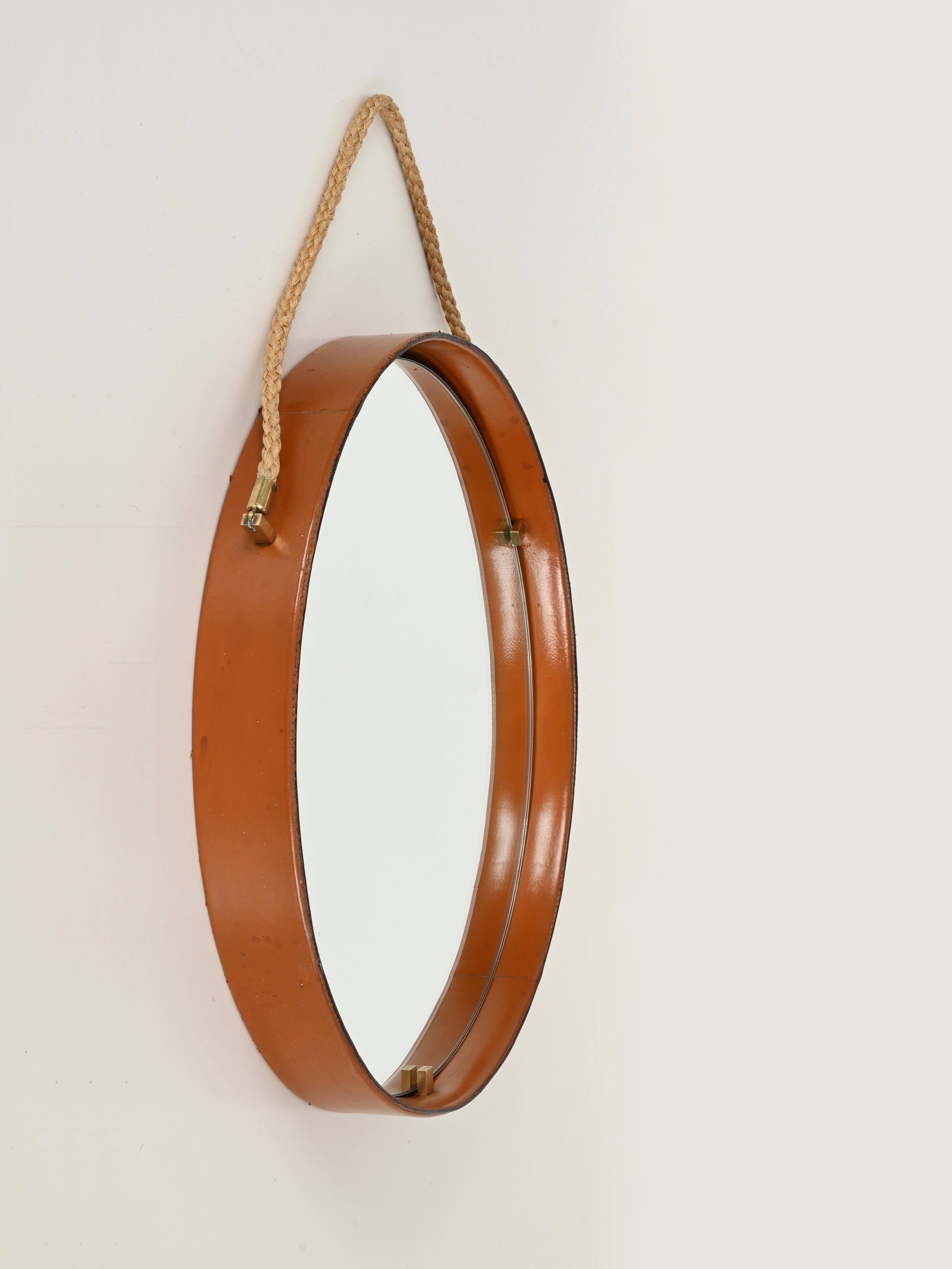 Specchio italiano rotondo in pelle, ottone e corda firmato da Pizzetti, anni '60 in vendita 5