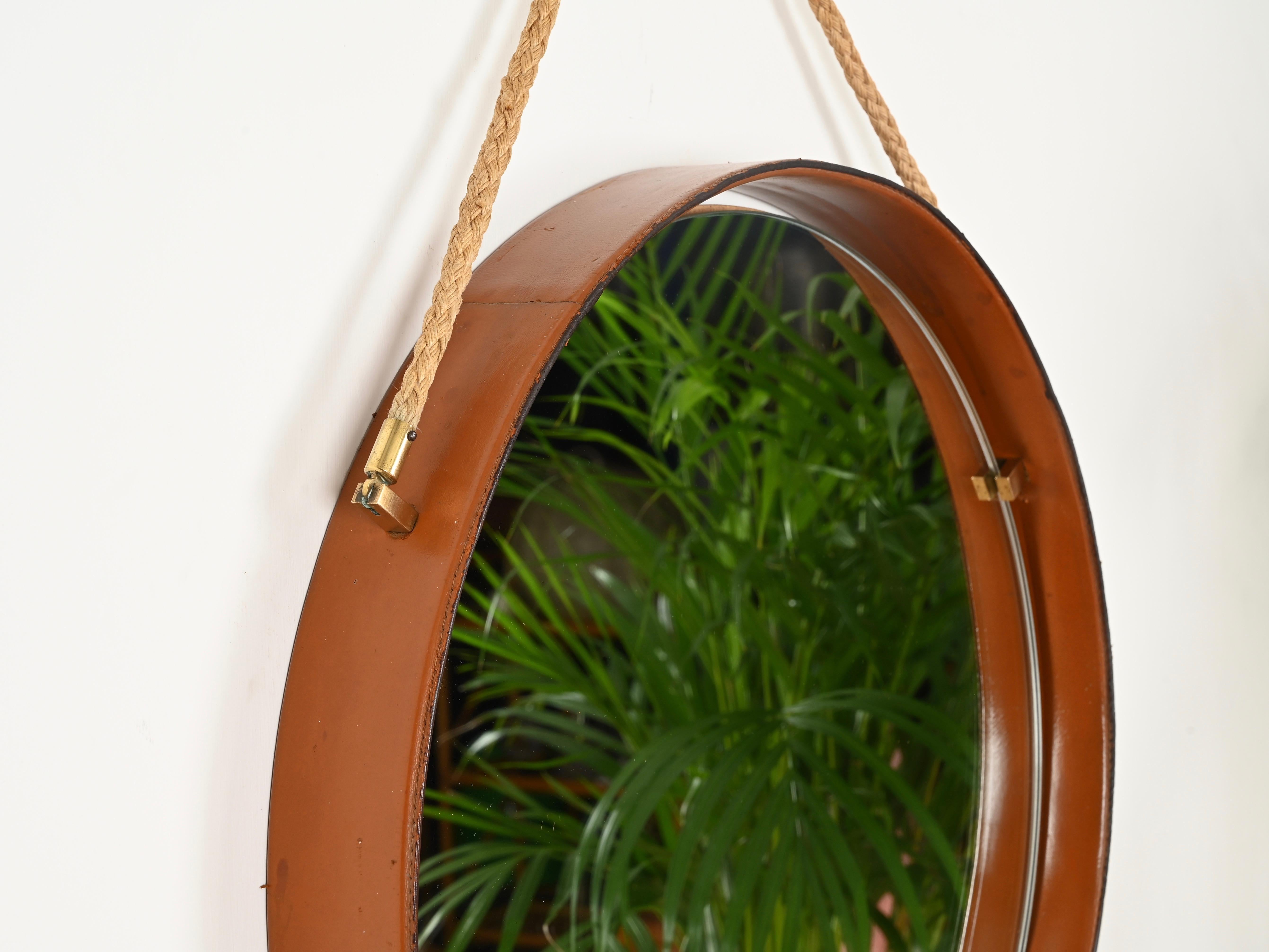 XX secolo Specchio italiano rotondo in pelle, ottone e corda firmato da Pizzetti, anni '60 in vendita