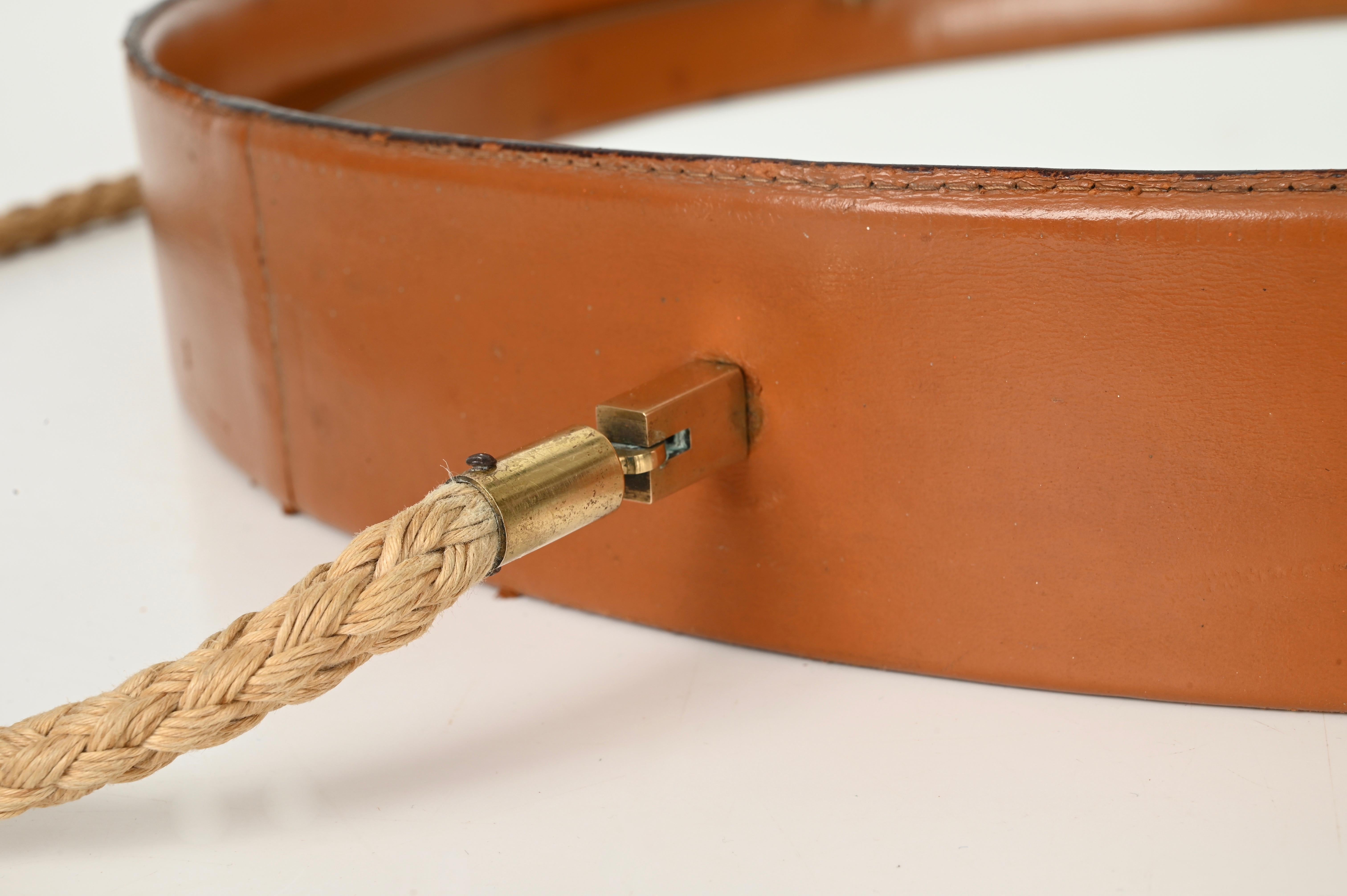 Specchio italiano rotondo in pelle, ottone e corda firmato da Pizzetti, anni '60 in vendita 1