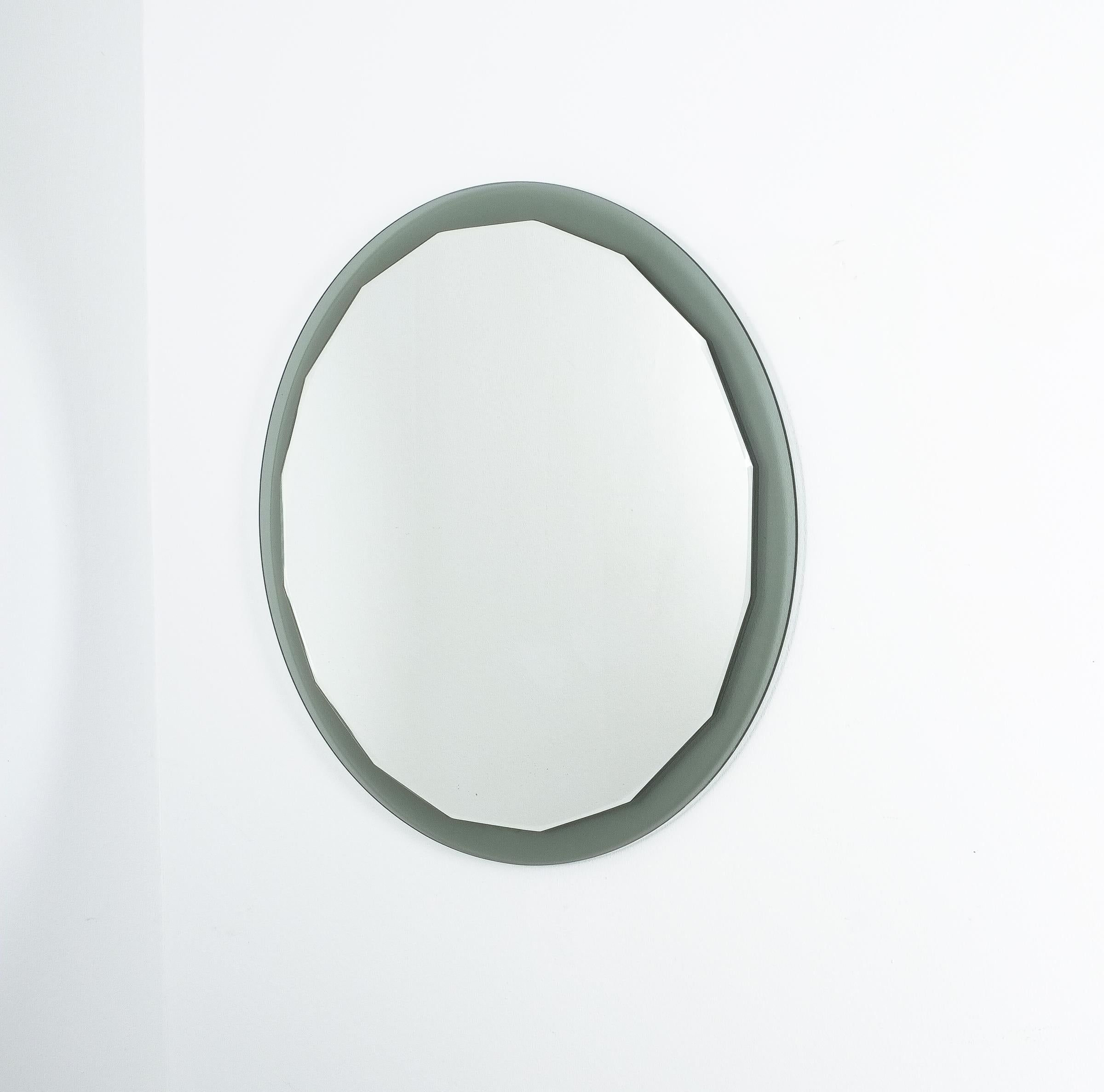 Italian scalloped mirror in the style of Fontana Arte or Cristal Arte

Greenish smoked round glass frame mirror with 26.8