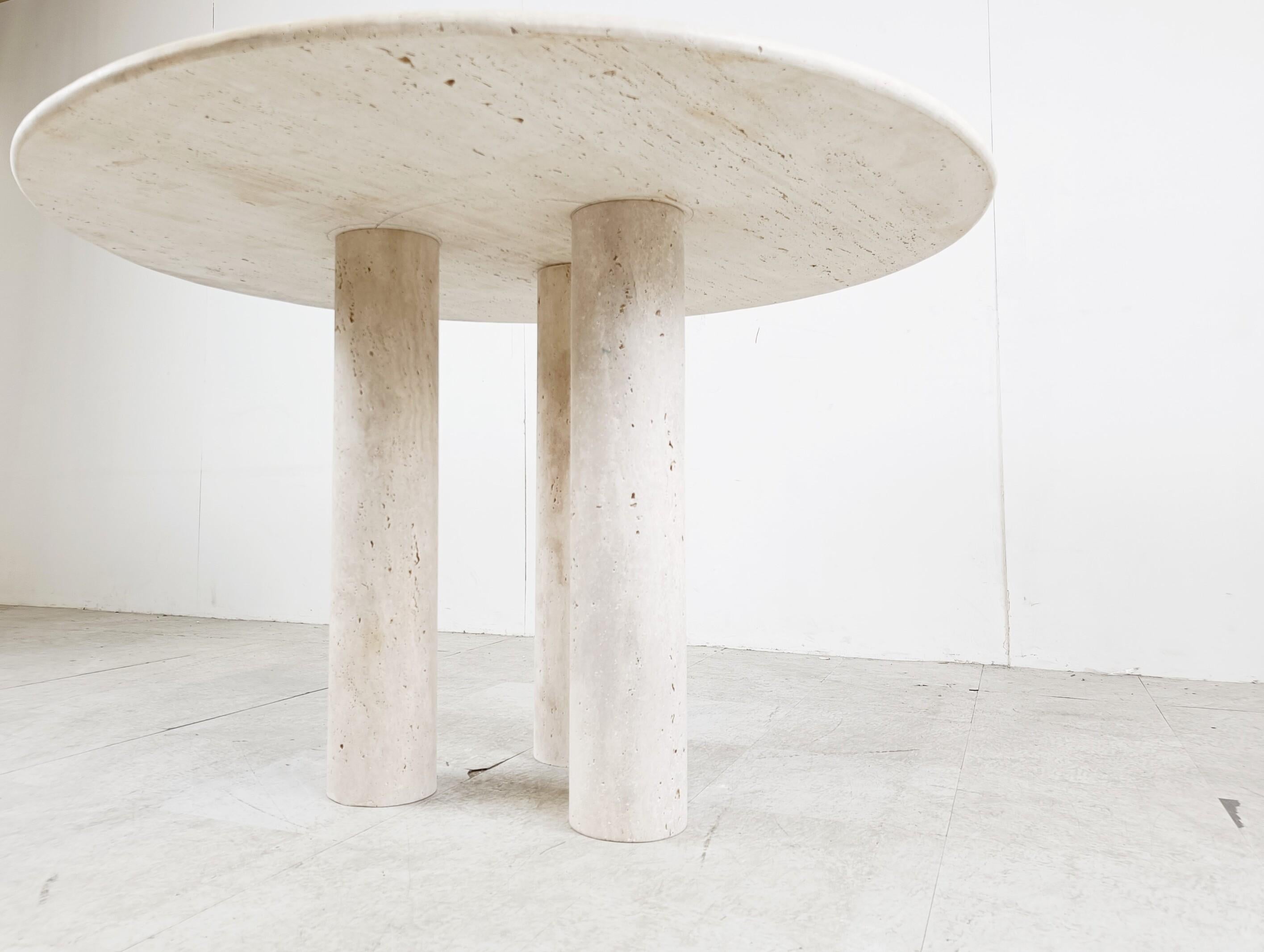 Round italian travertine dining table 1970s  For Sale 3
