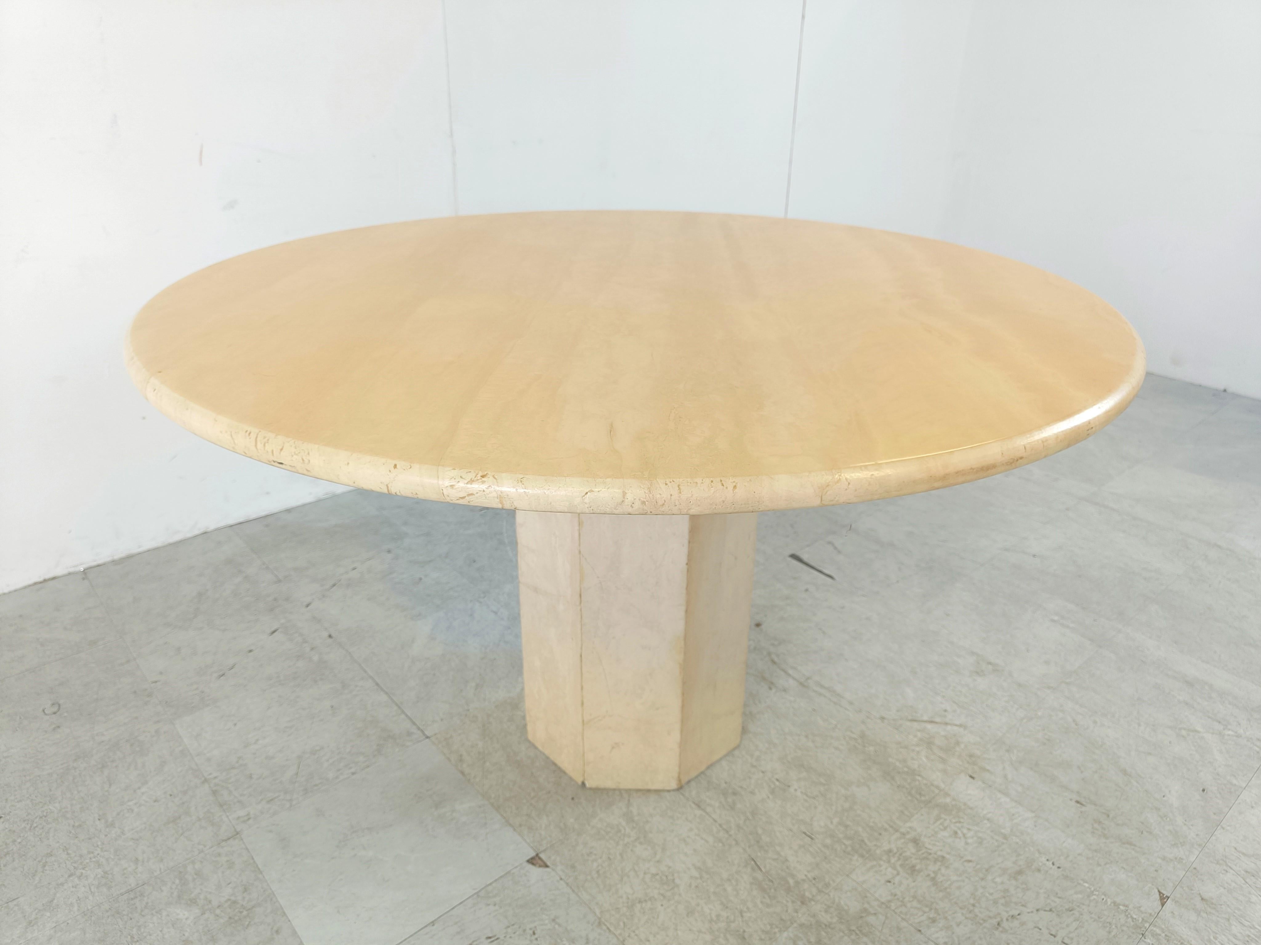 Round italian travertine dining table 1970s For Sale 3