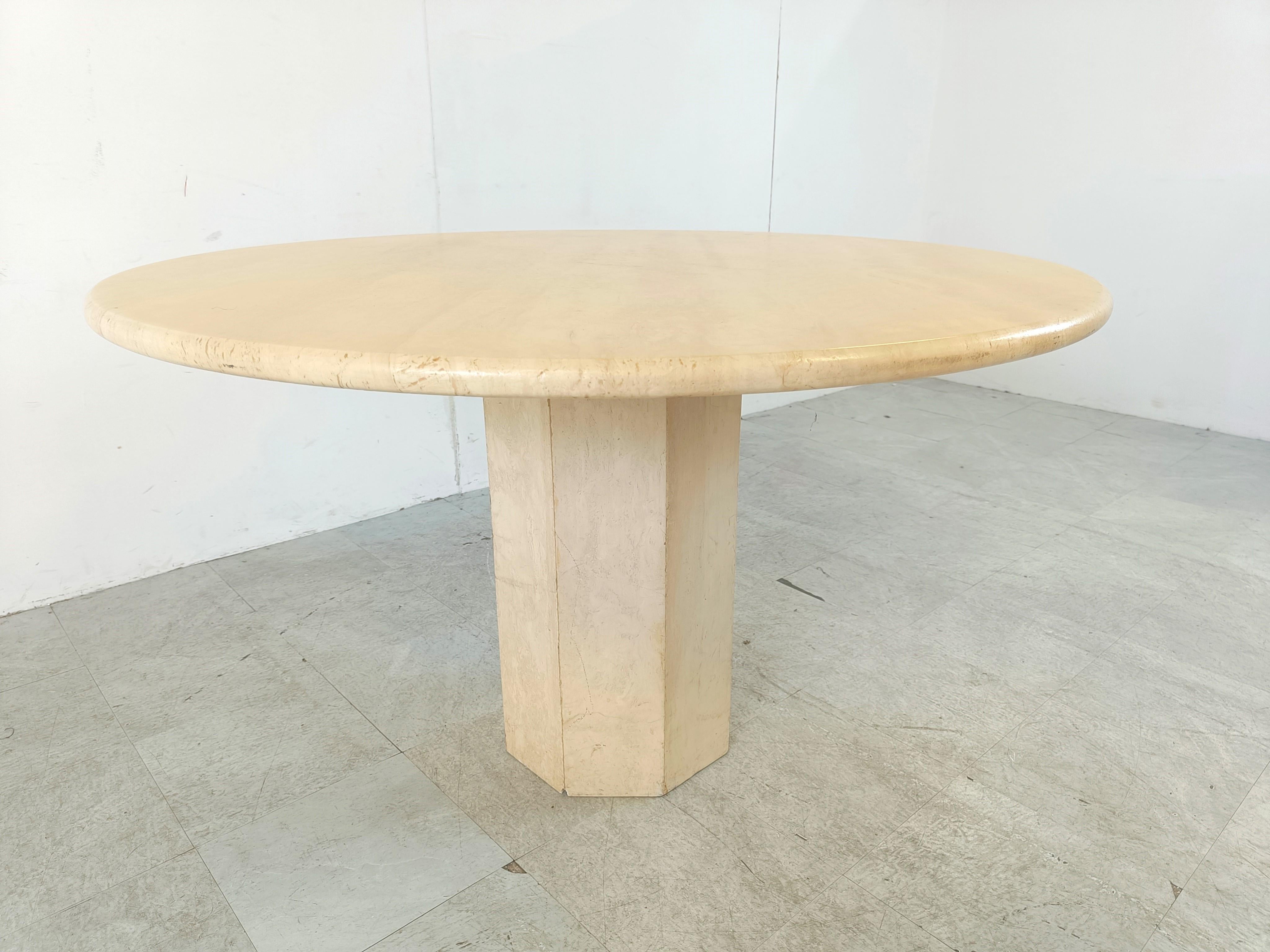 Round italian travertine dining table 1970s For Sale 4