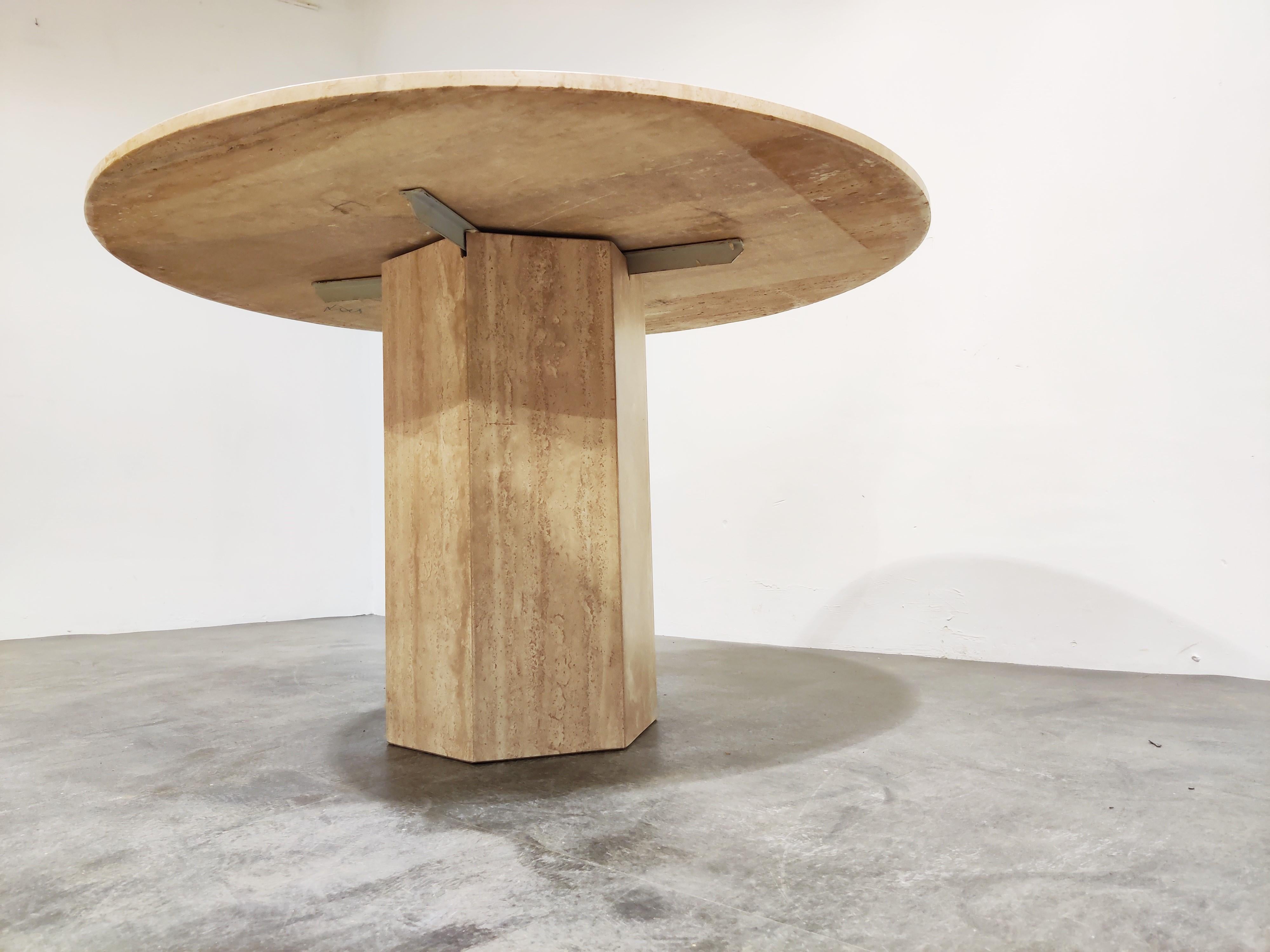 Beautiful dining table or center table made from travertine stone.

Has an extra support for the top to make it steadier.

Elegant round table top.

Good condition,

1970s, Italy

Measures: Height 73cm/28.74