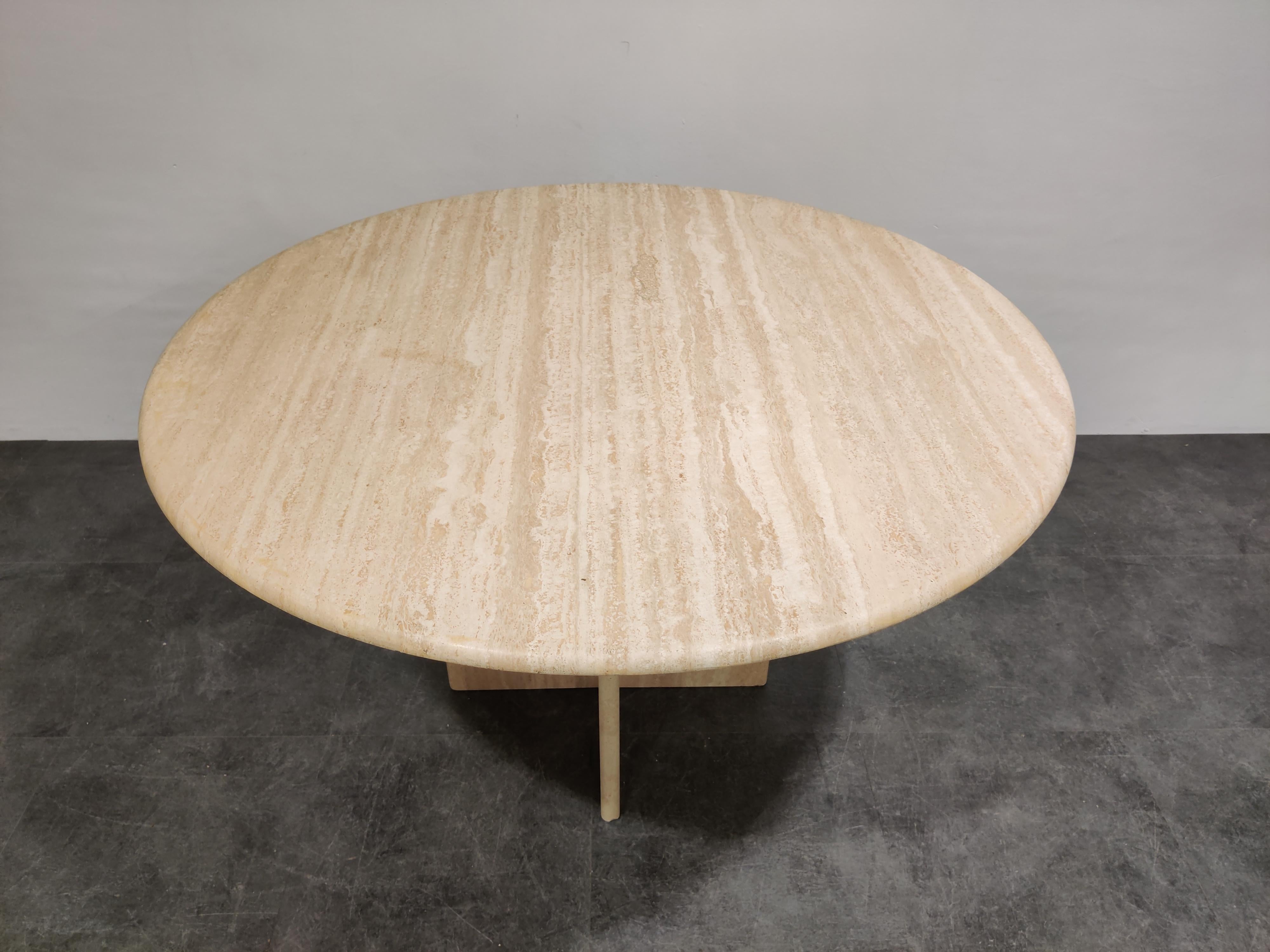 Beautiful dining table made from travertine stone.

Lovely natural vains in the stone.

Nicely finished round top - X shpaed base.

Good condition, slight chip to the base.

1970s - Italy

Measures: Height: 74cm/29.13