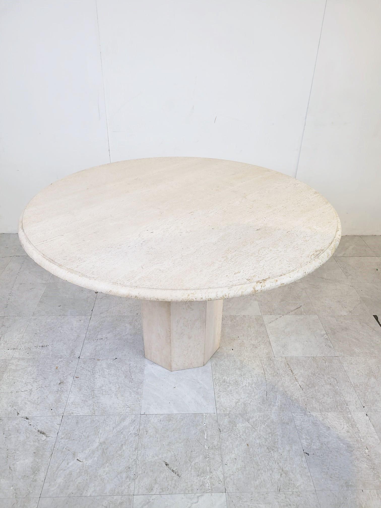 Round Italian Travertine Dining Table 1970s In Good Condition In HEVERLEE, BE