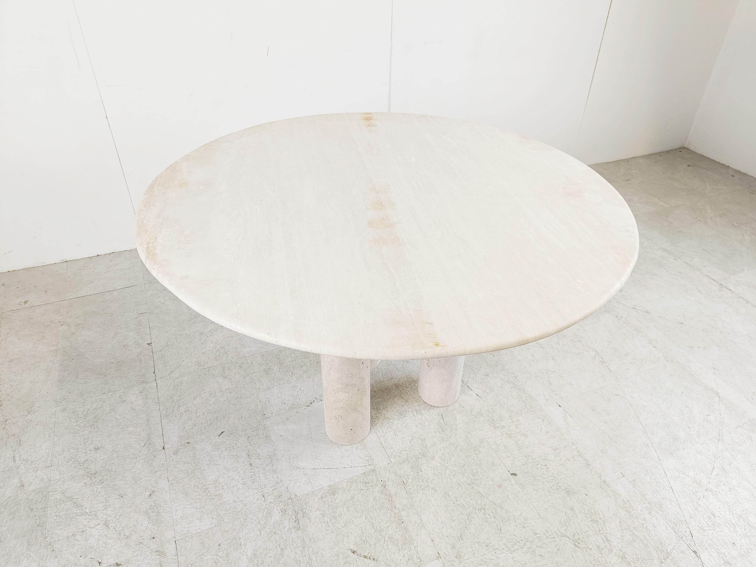 Round italian travertine dining table 1970s  In Good Condition For Sale In HEVERLEE, BE