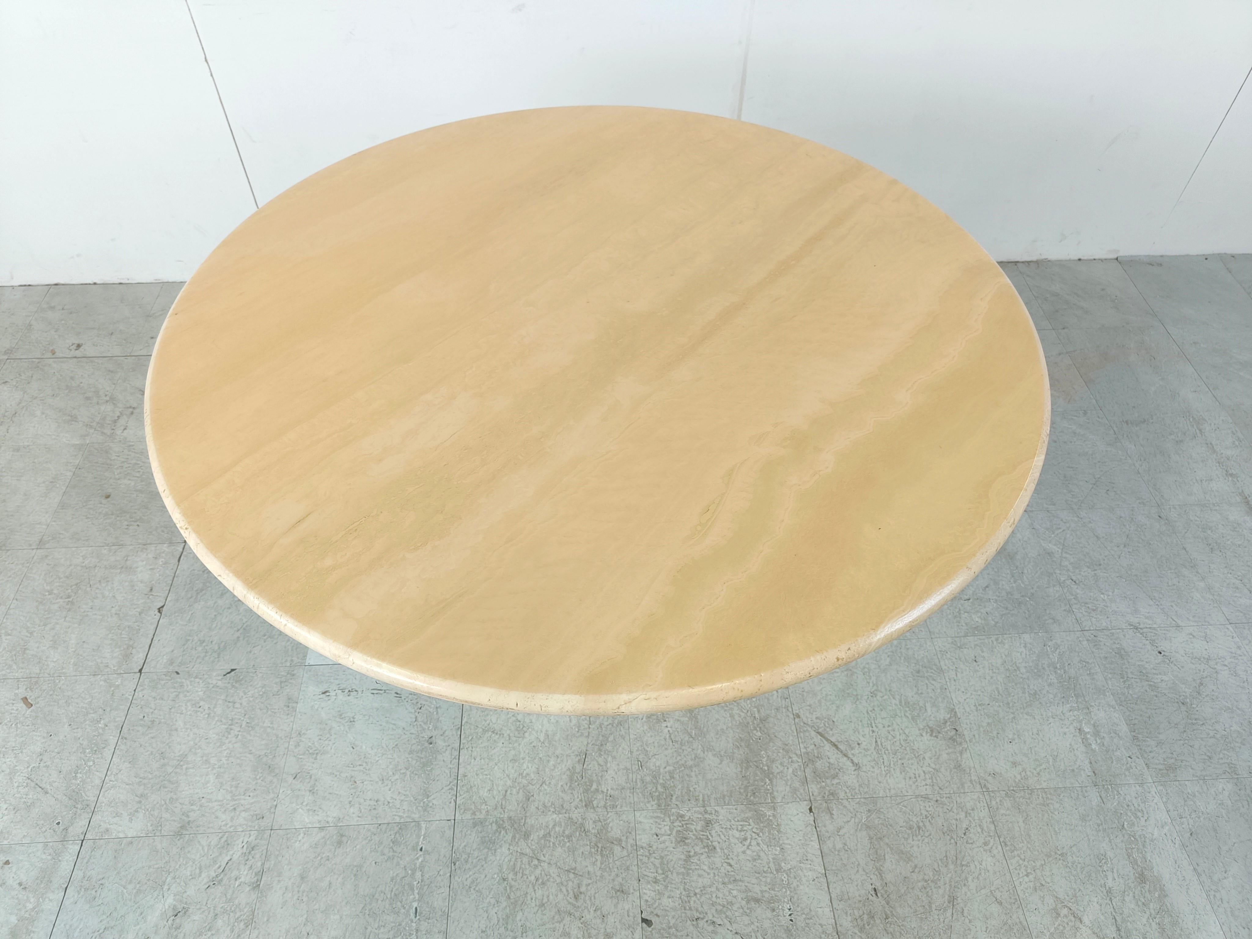Round italian travertine dining table 1970s In Good Condition For Sale In HEVERLEE, BE