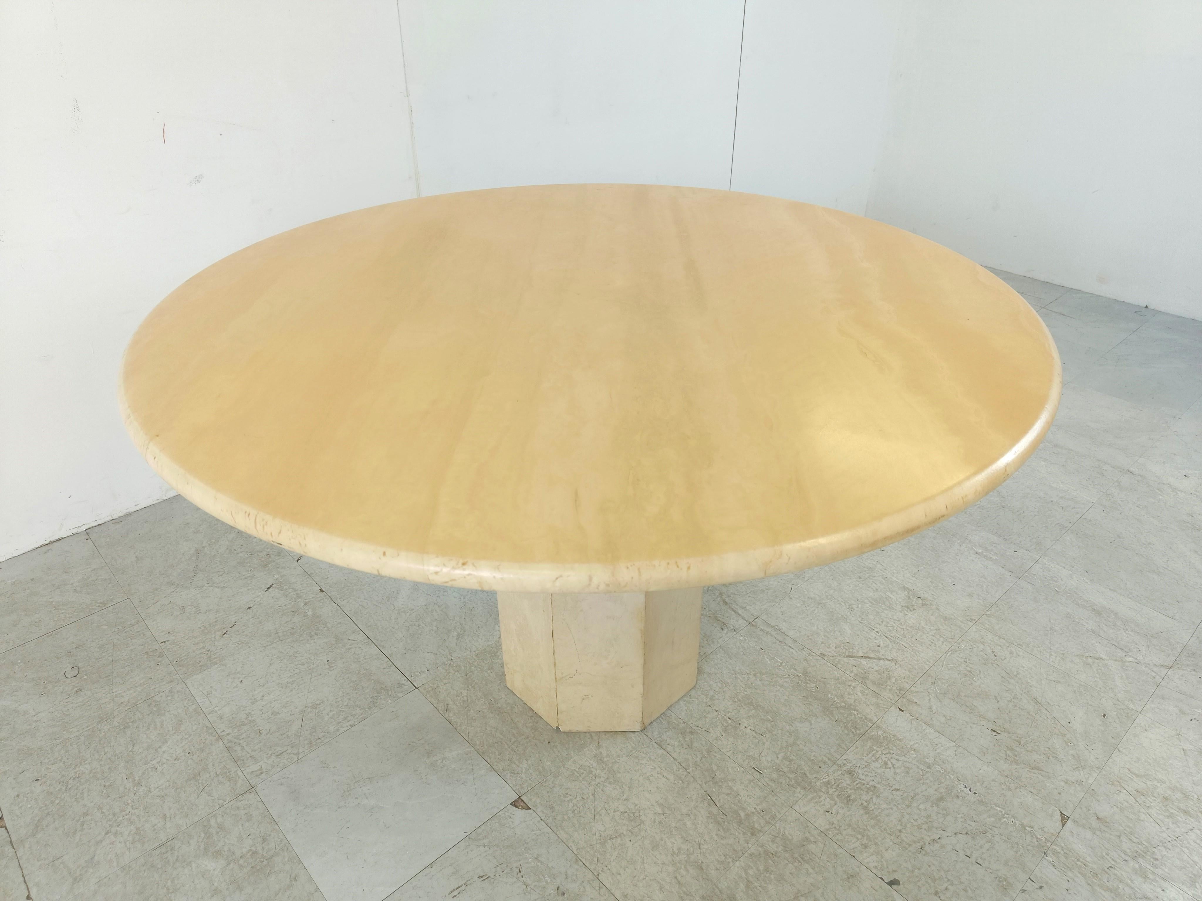 Round italian travertine dining table 1970s For Sale 2