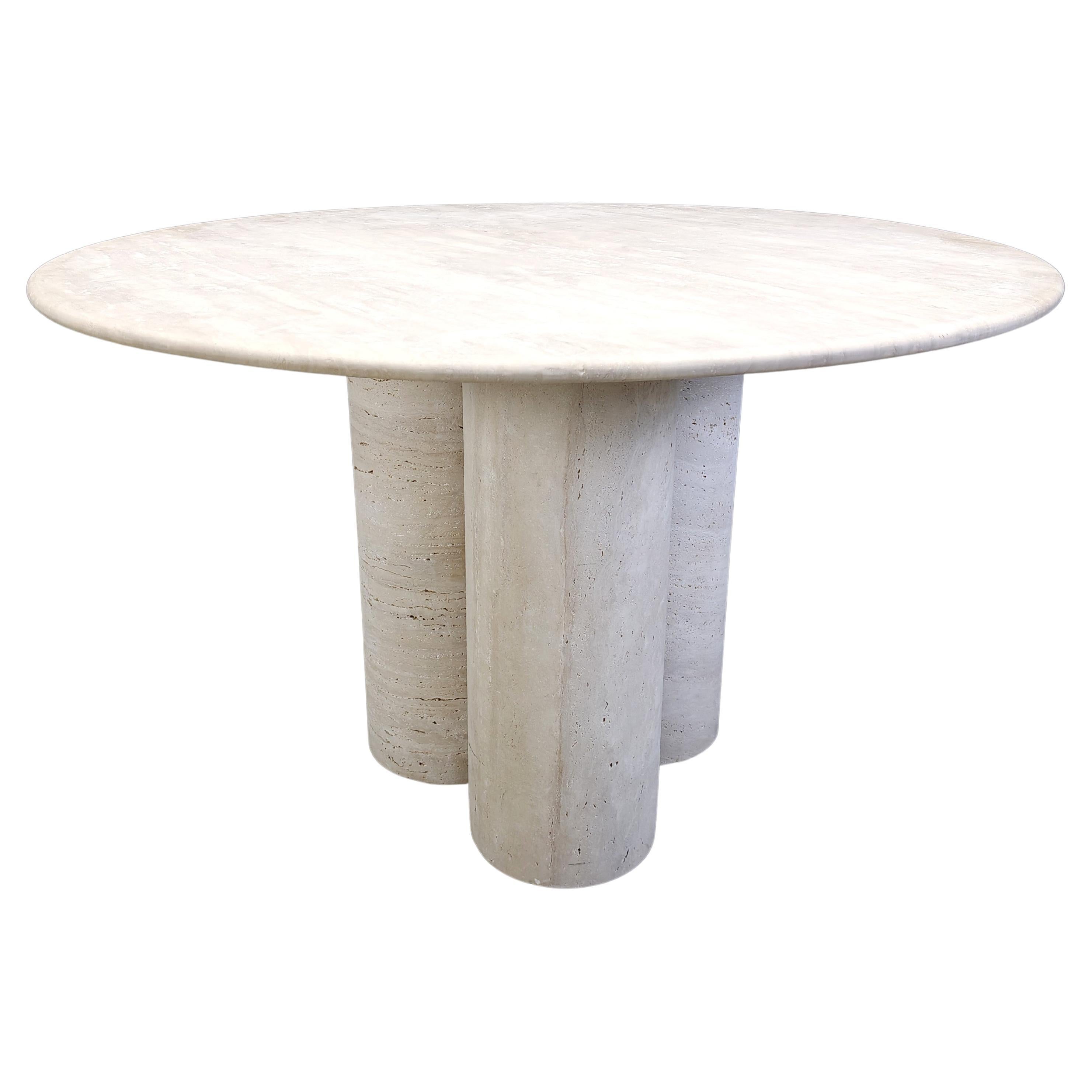 Tavolo da pranzo rotondo in travertino italiano anni '70