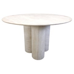 Tavolo da pranzo rotondo in travertino italiano anni '70