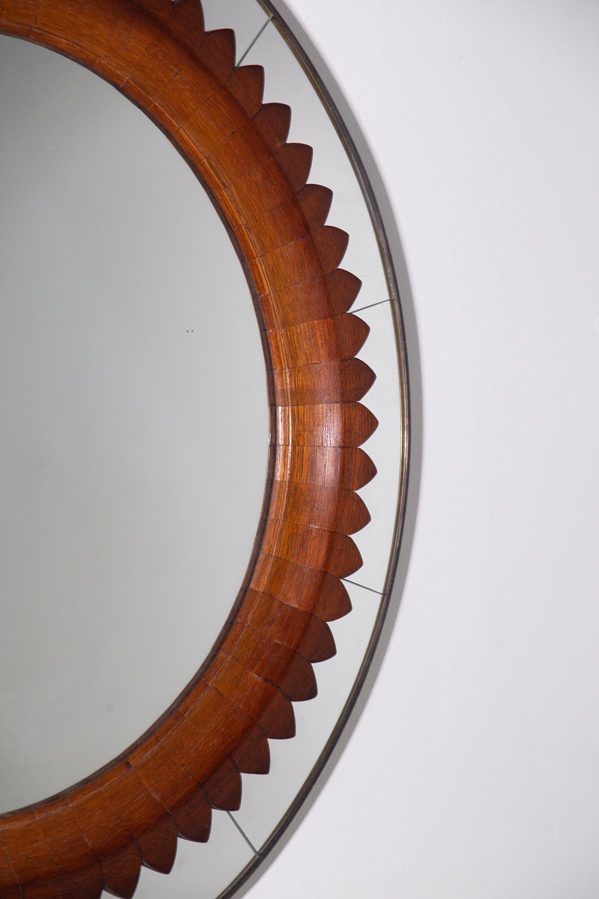 Round Italian vintage wall mirror by Fratelli Marelli  In Good Condition In Milano, IT