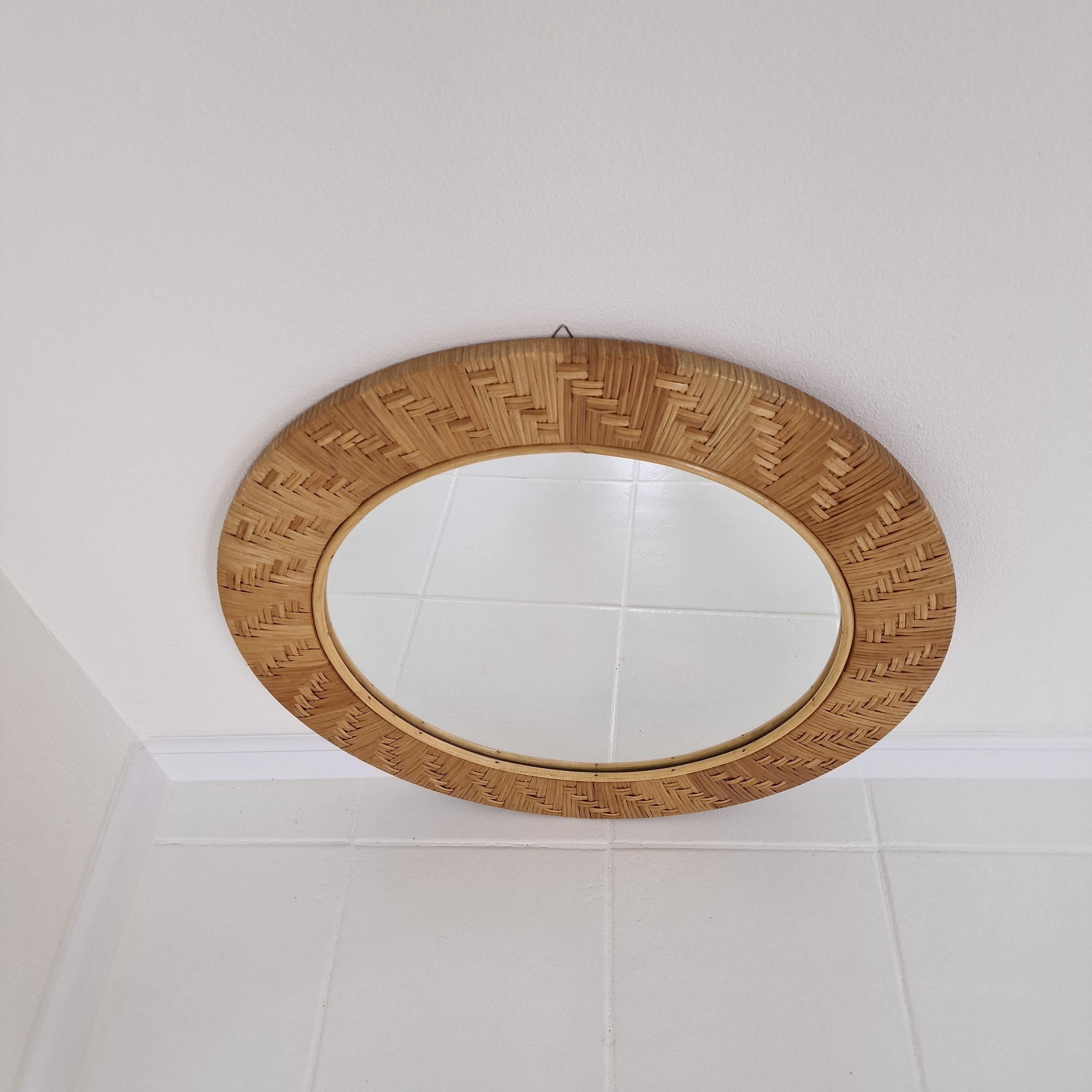Fine XX secolo Specchio da parete italiano rotondo in rattan, anni '80 in vendita