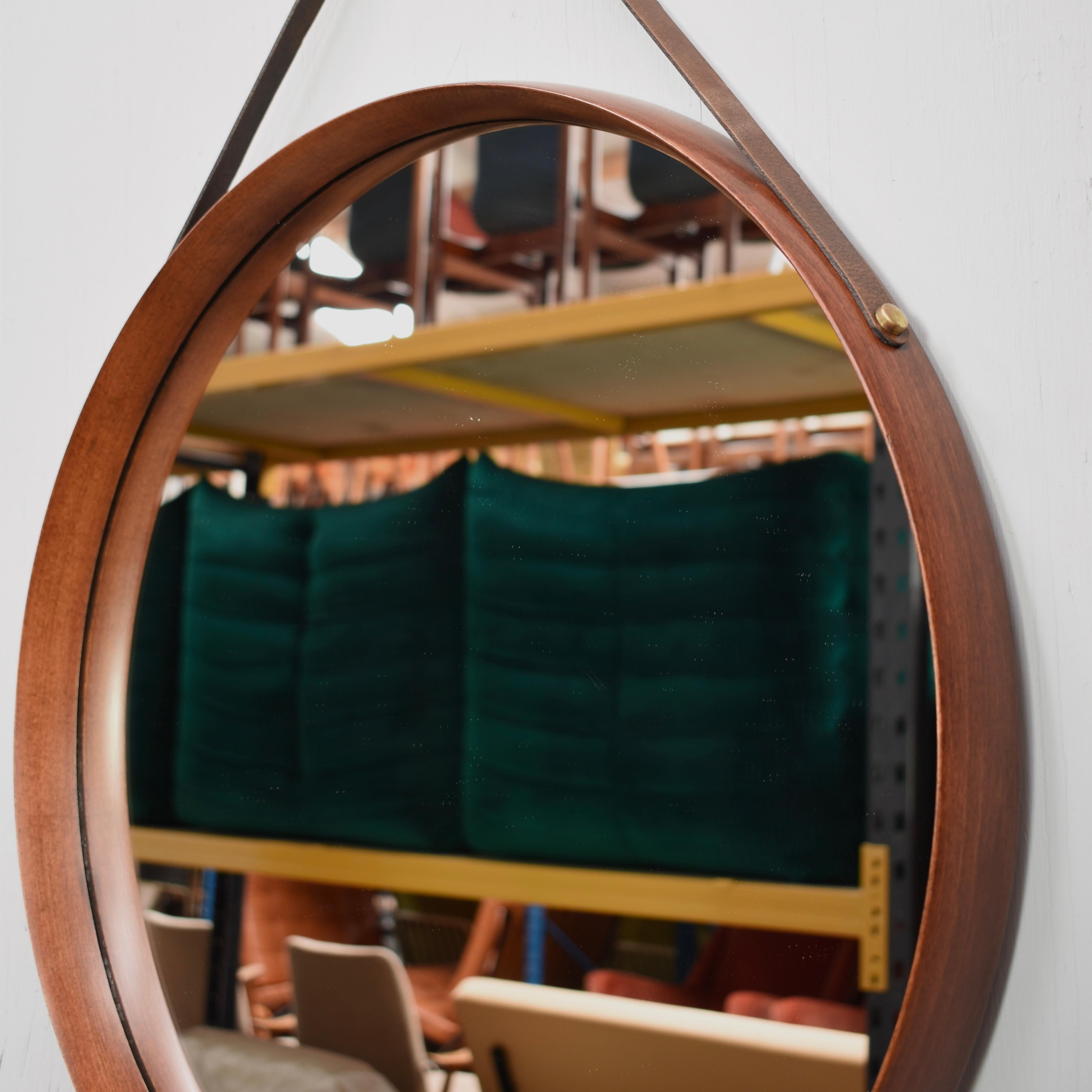 Round Italian Wall Mirror in Solid Teak, Leather and Brass, 1950s In Excellent Condition In Pijnacker, Zuid-Holland