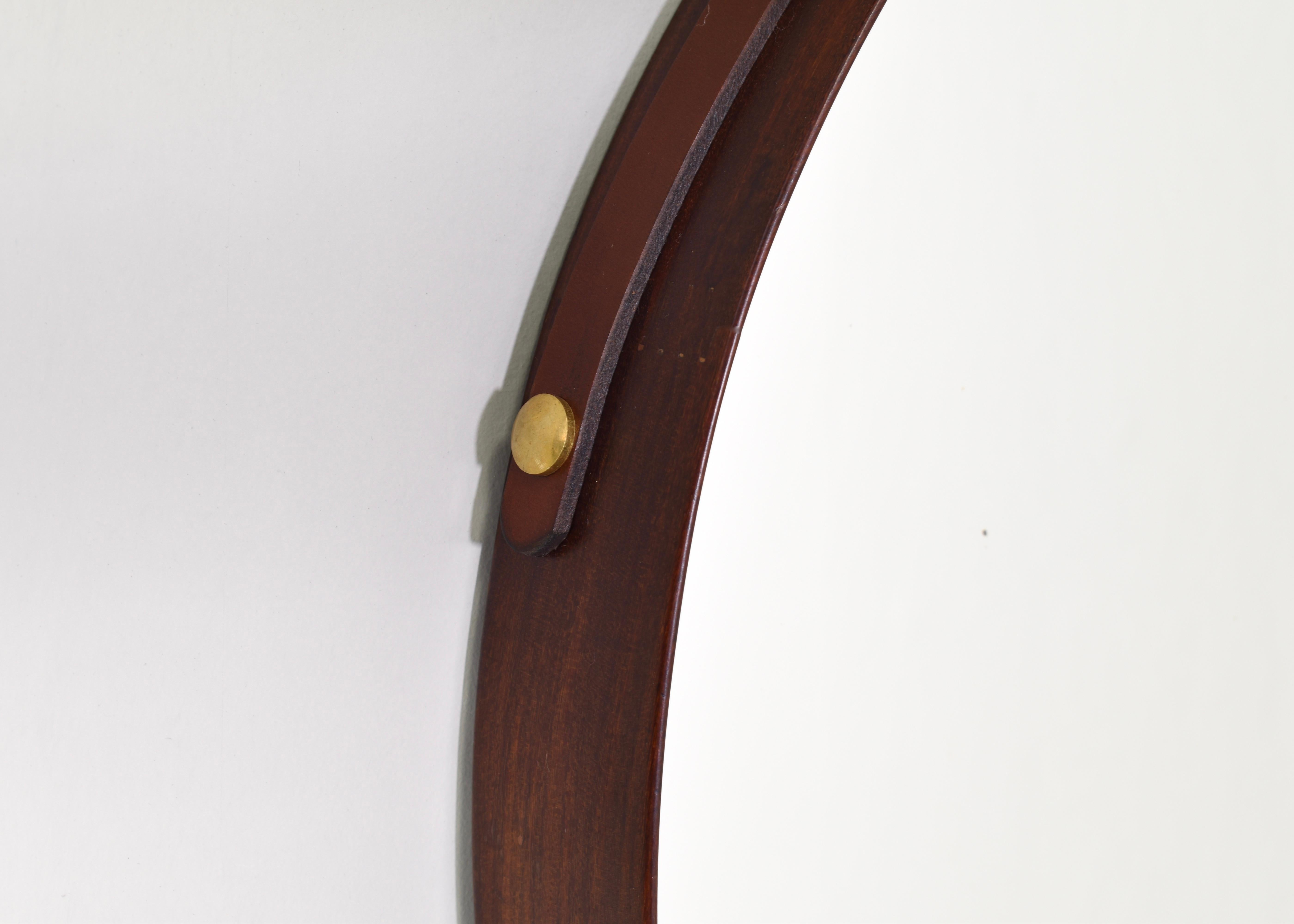 Round Italian Wall Mirror in Solid Teak, Leather and Brass, 1950s In Good Condition For Sale In Pijnacker, Zuid-Holland