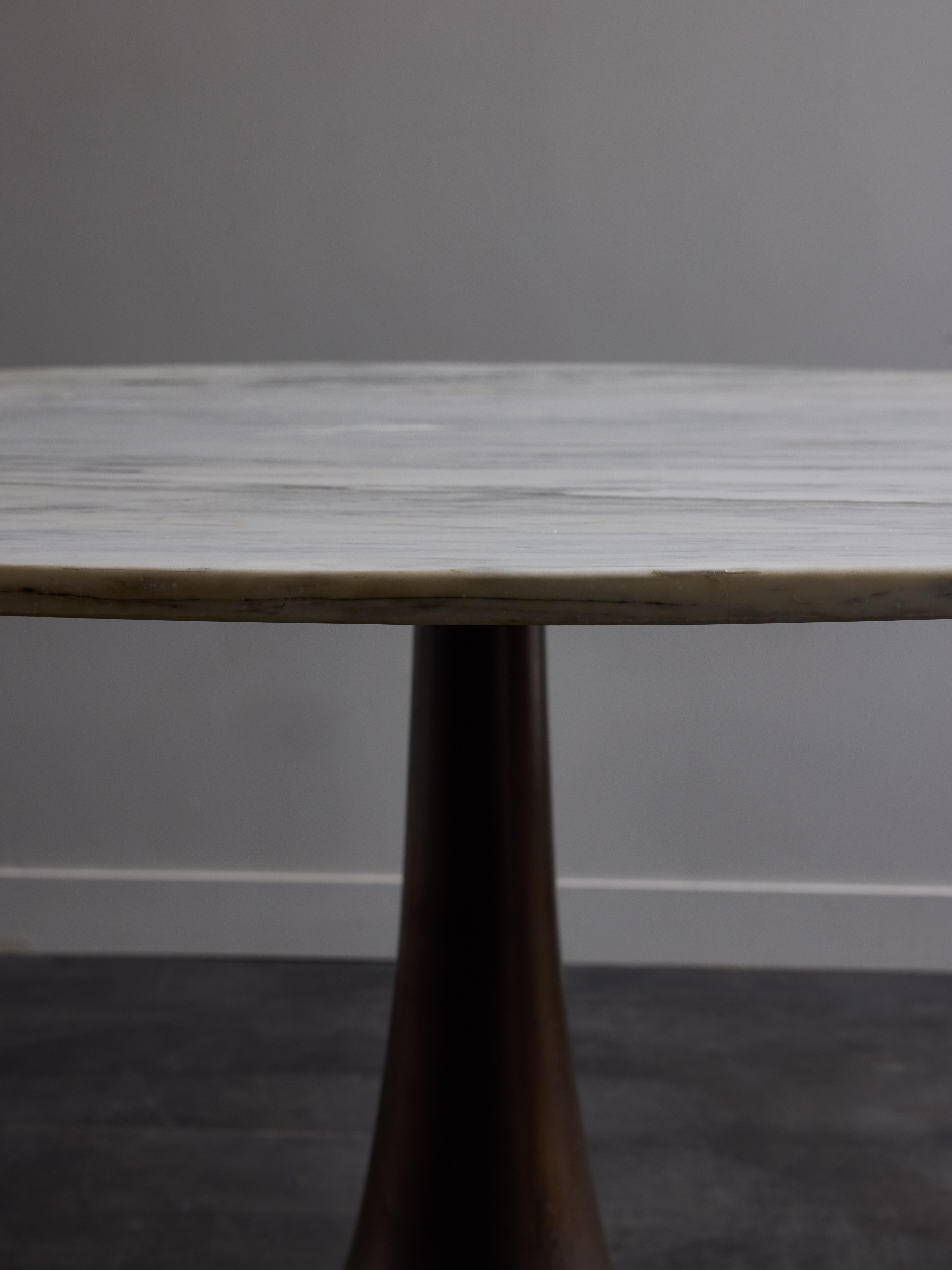 Mid-Century Modern Round Large Gueridon in Marble and Metal For Sale