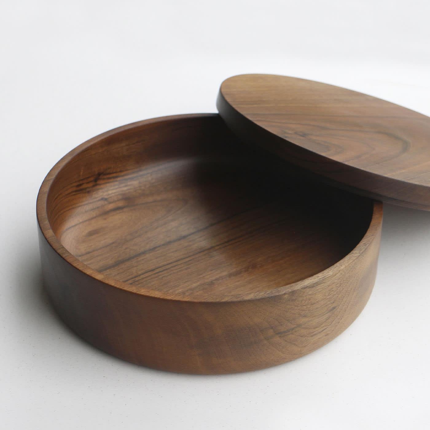 round wood box with lid