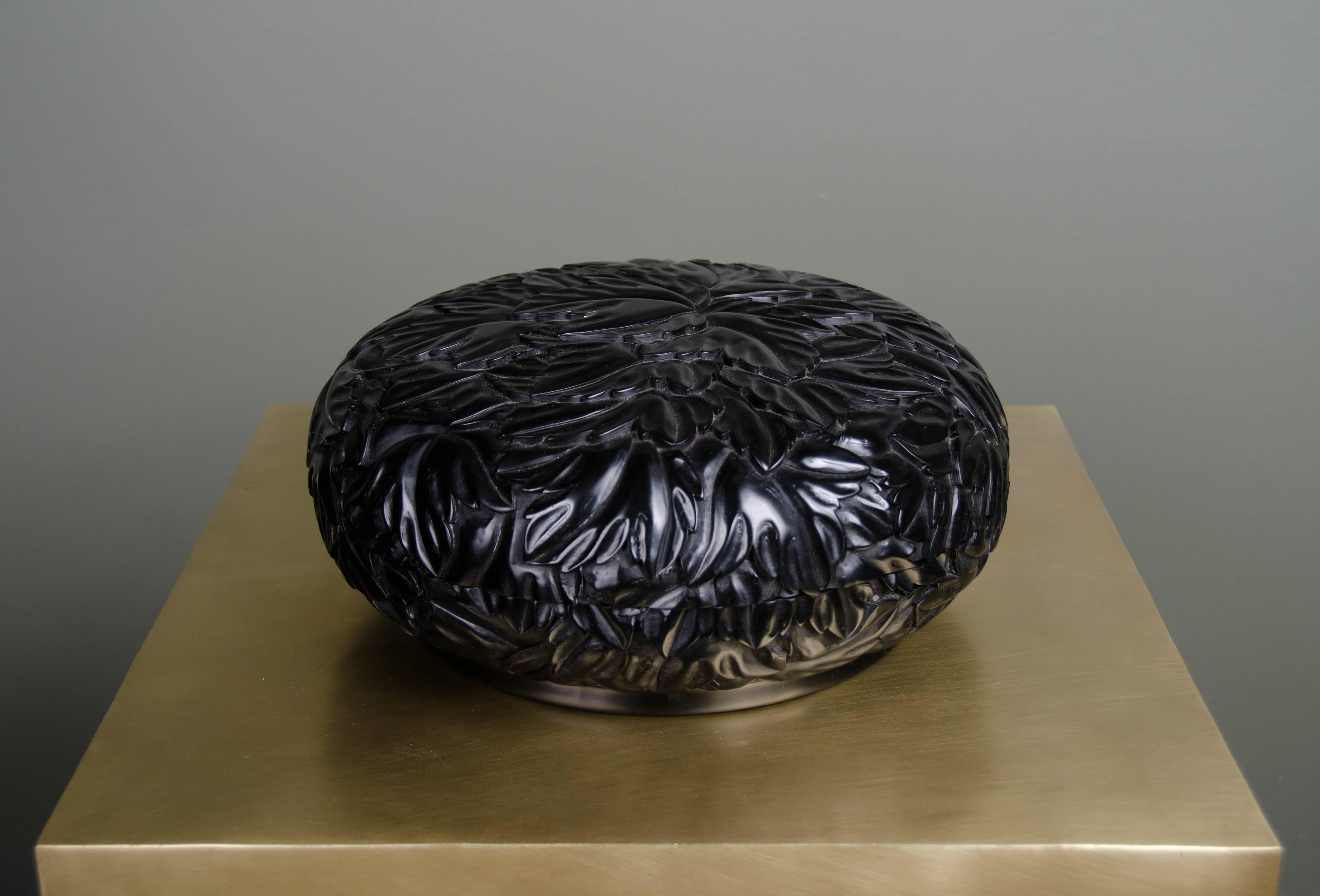Round Leaf Design Box, Black Lacquer by Robert Kuo, Limited Edition, in Stock In New Condition For Sale In Los Angeles, CA