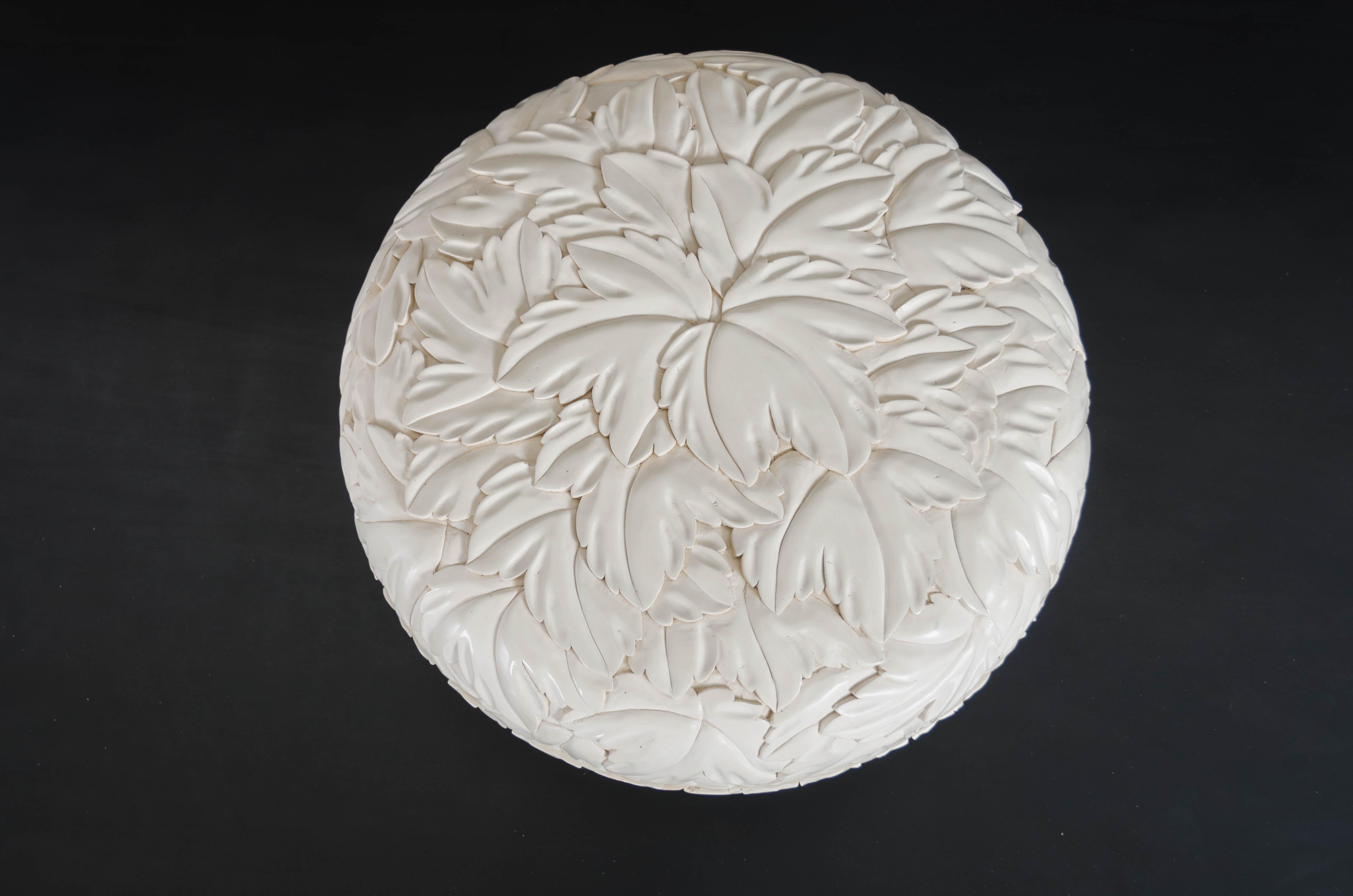 Round Leaf Design Box - Cream Lacquer by Robert Kuo, Limited Edition, in Stock In New Condition For Sale In Los Angeles, CA