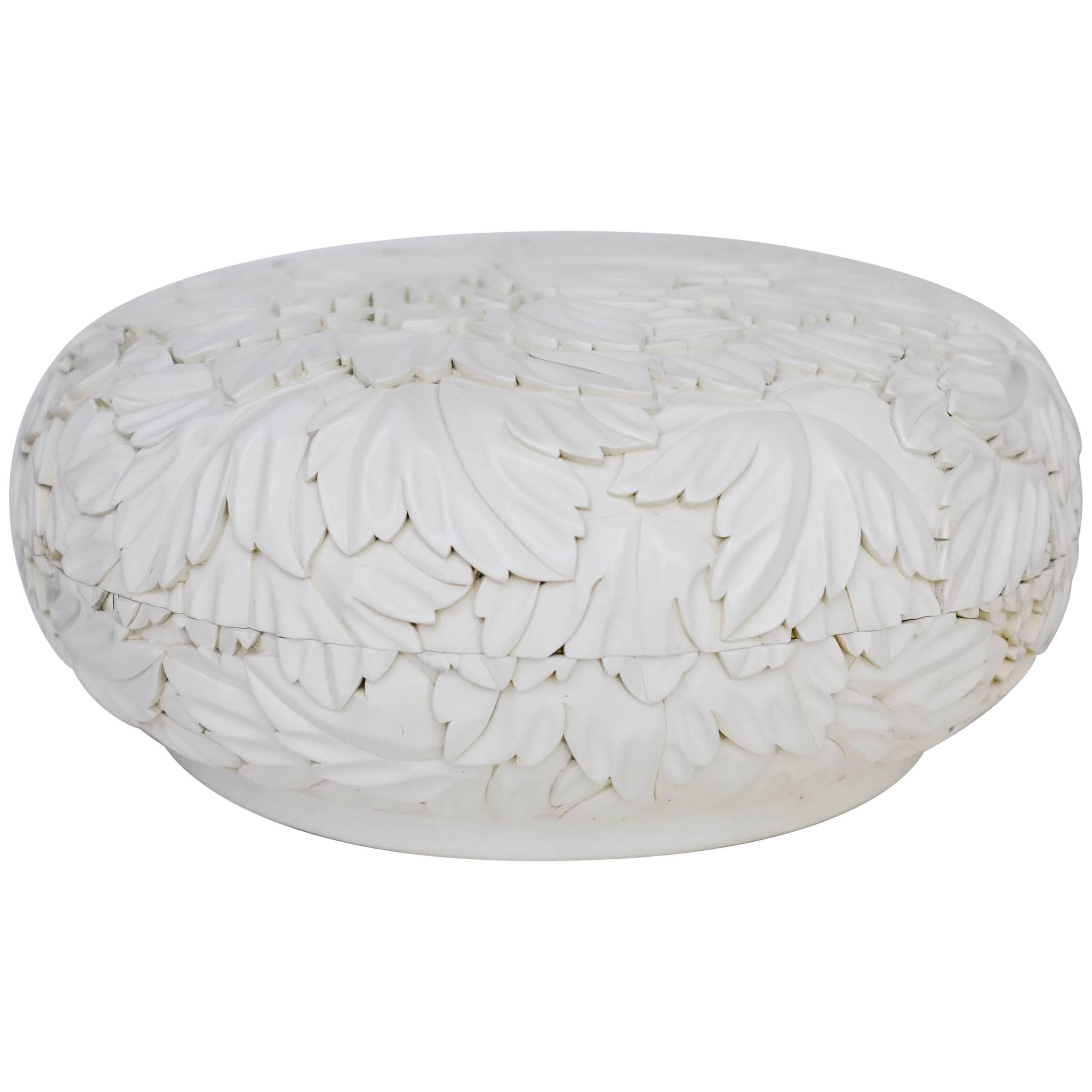 Caja Redonda con Diseño de Hoja - Laca Crema de Robert Kuo, Edición Limitada, En Stock