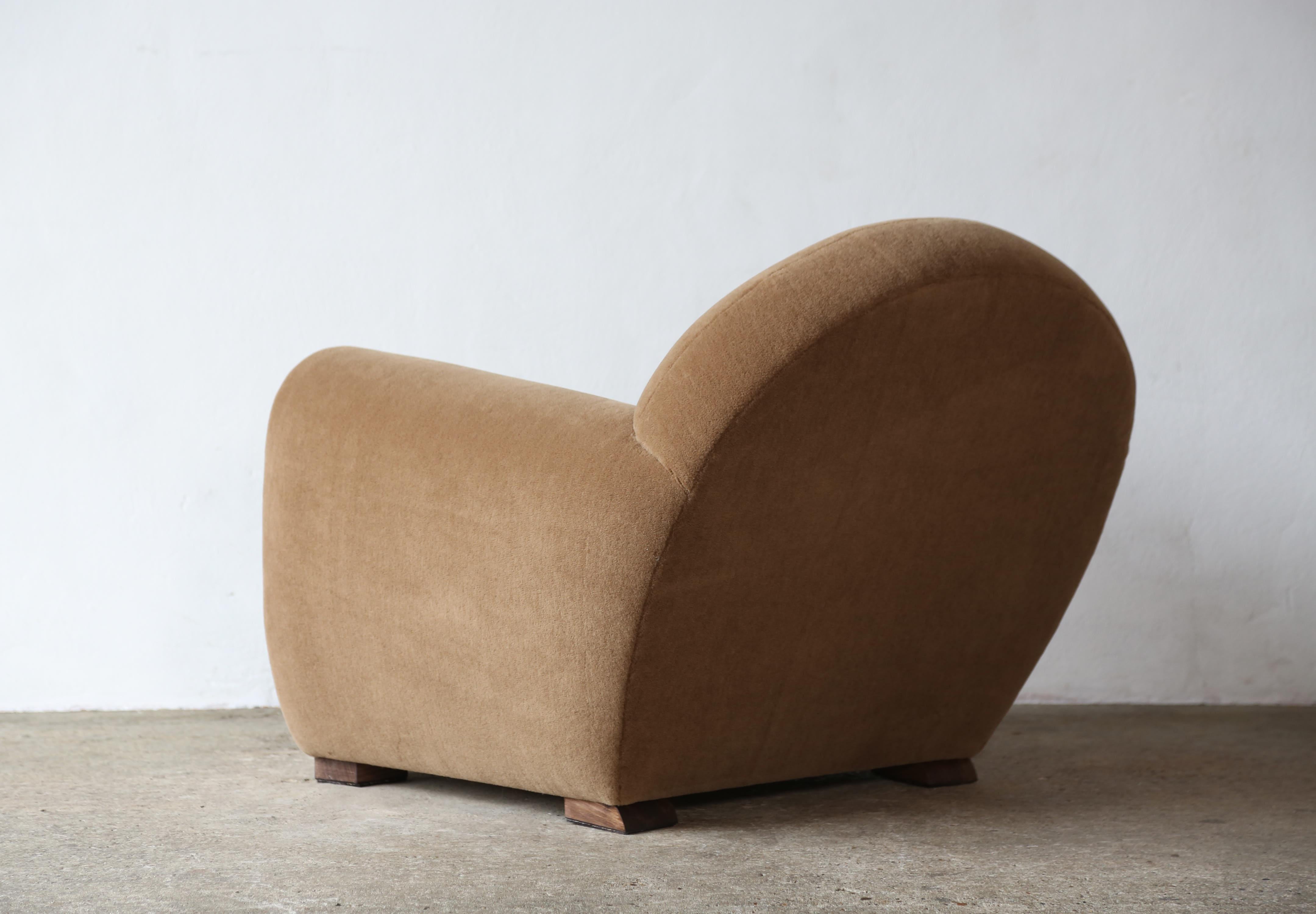Round Leaning Club Chair and Ottoman, Upholstered in Pure Alpaca For Sale 2