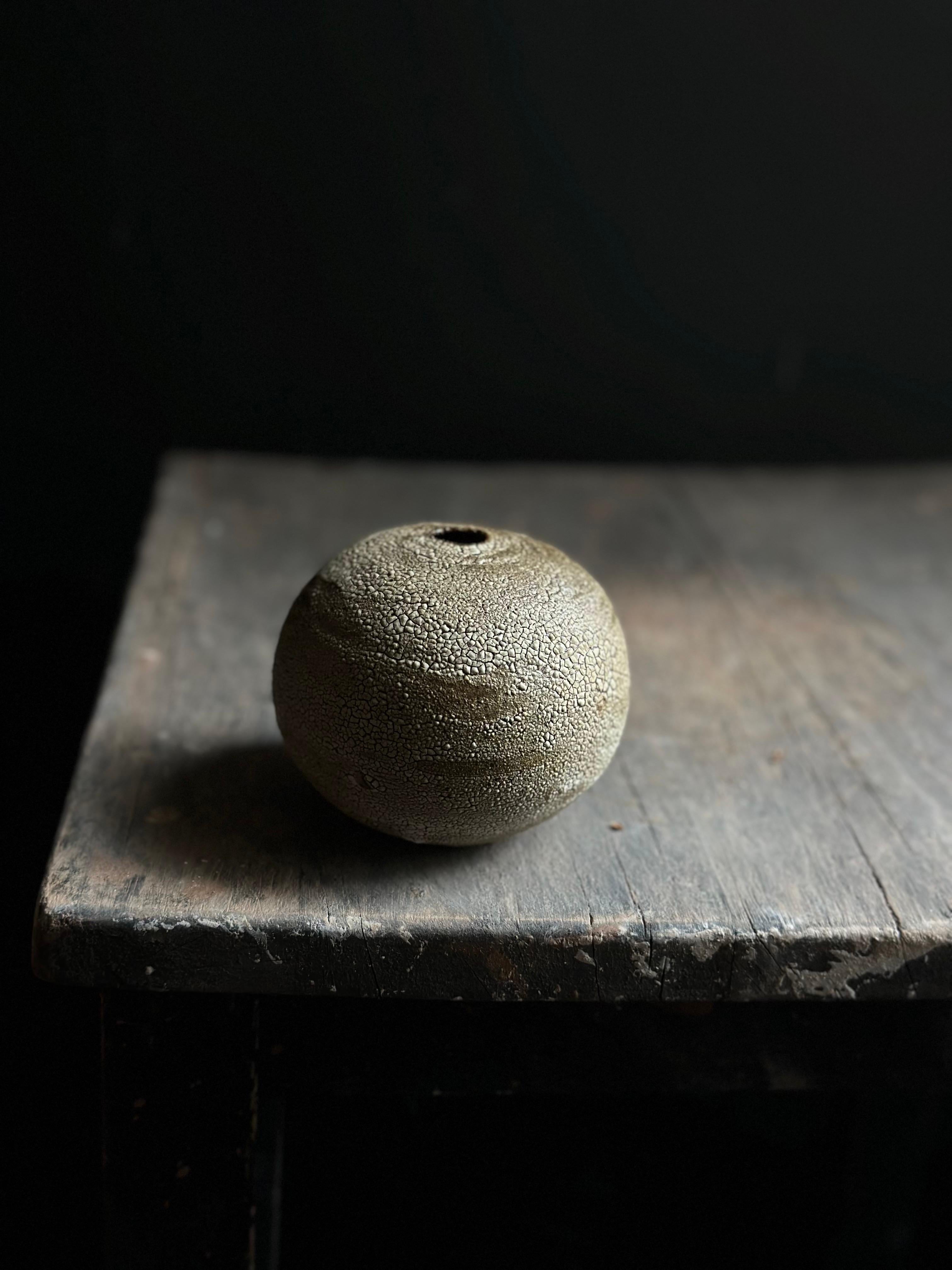 Round Leather Lizard Textured Ceramic Bud Vase 1