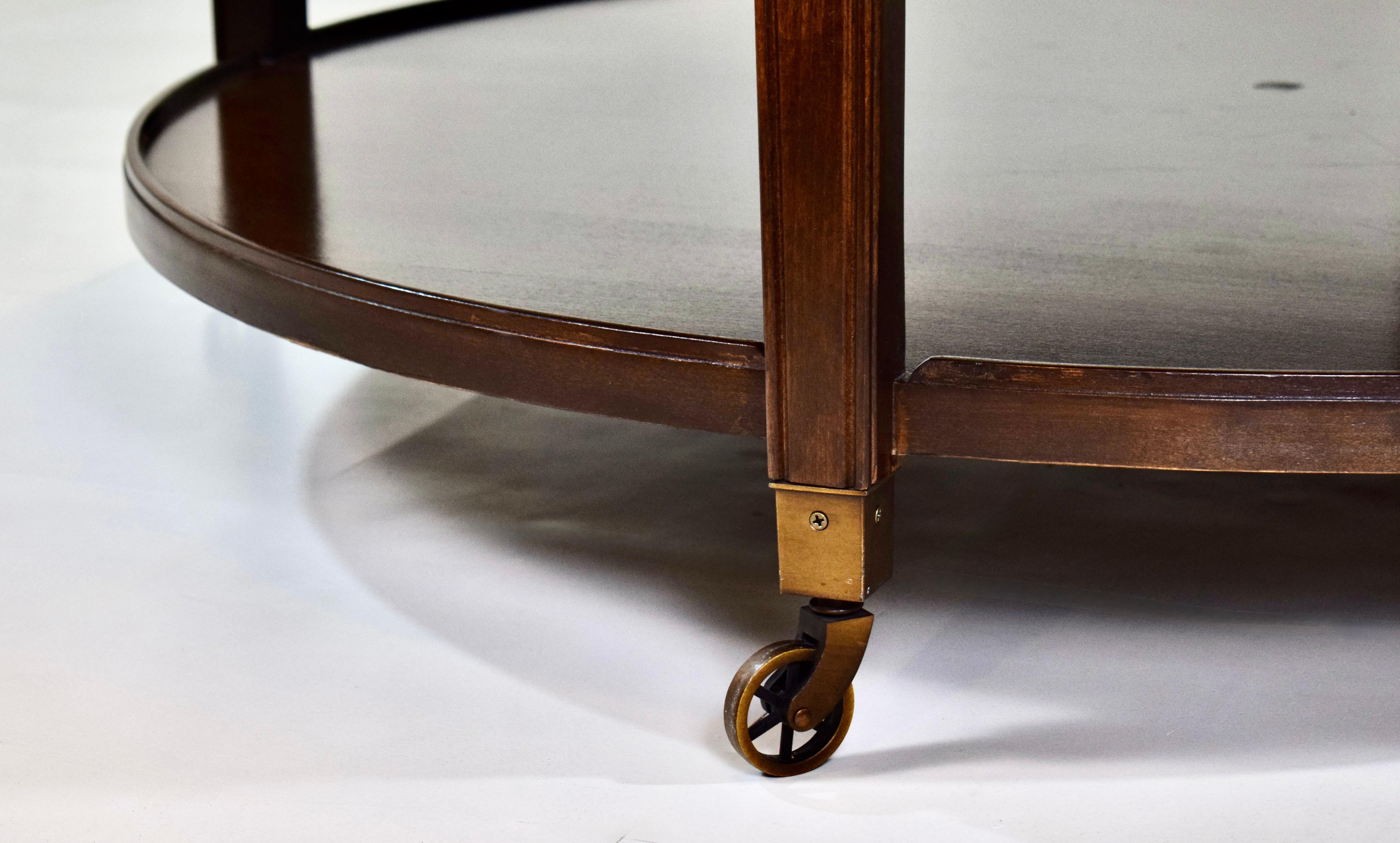 Américain Pouf rond en cuir sur roulettes en laiton en vente