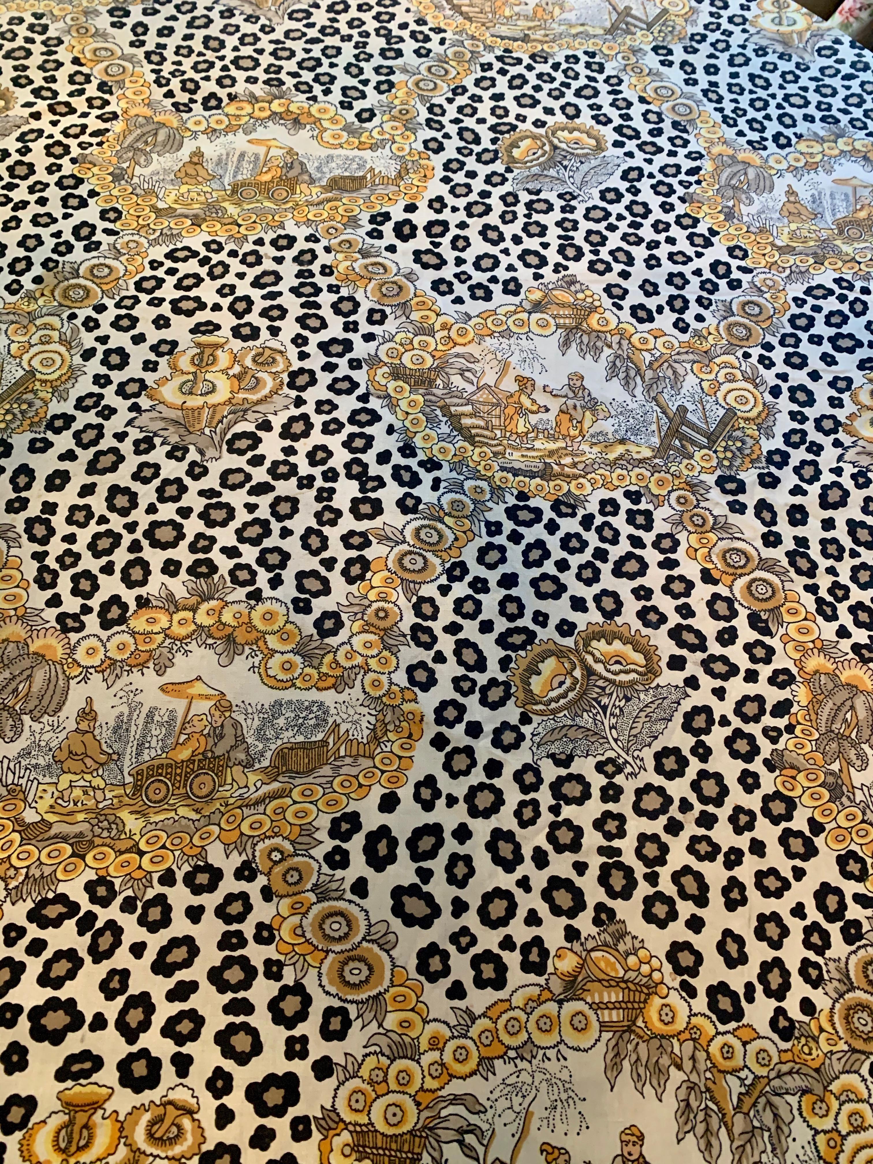 Round Leopard and Chinoiserie Tablecloth In Good Condition In Los Angeles, CA