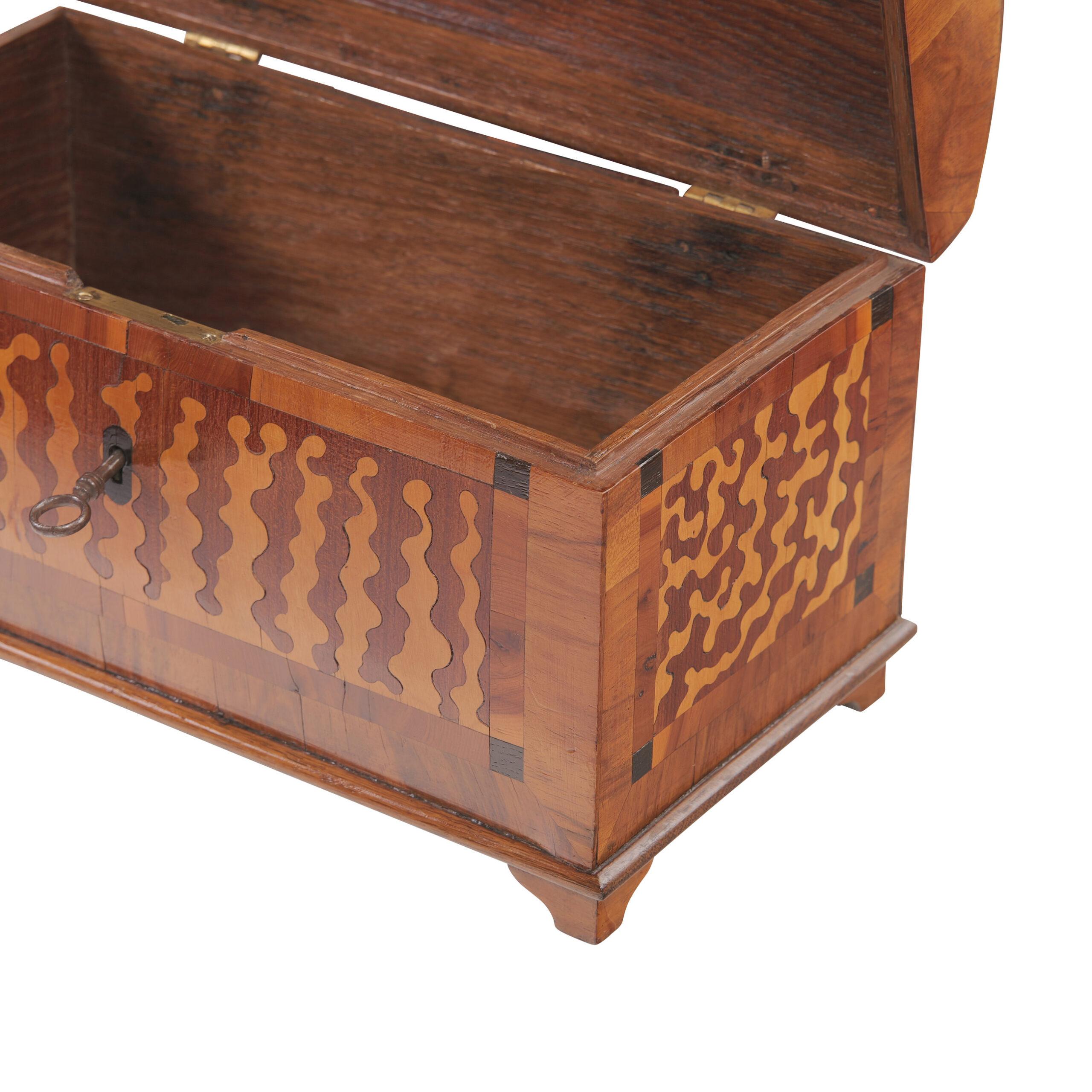 Placage Cercueil à couvercle rond, France ca. 1780/90 en vente