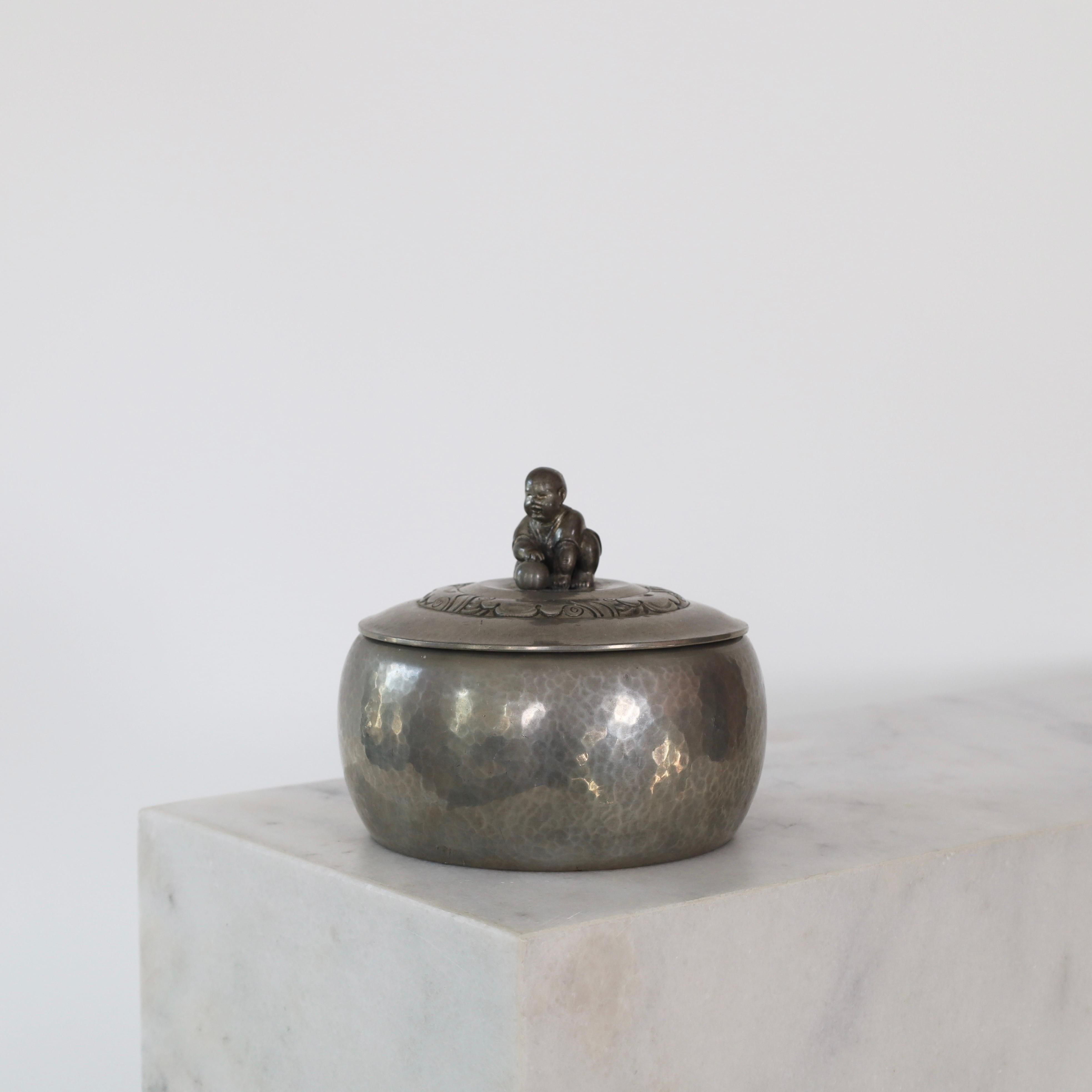 Round Lidded Pewter Box by Just Andersen, 1920s, Denmark For Sale 7