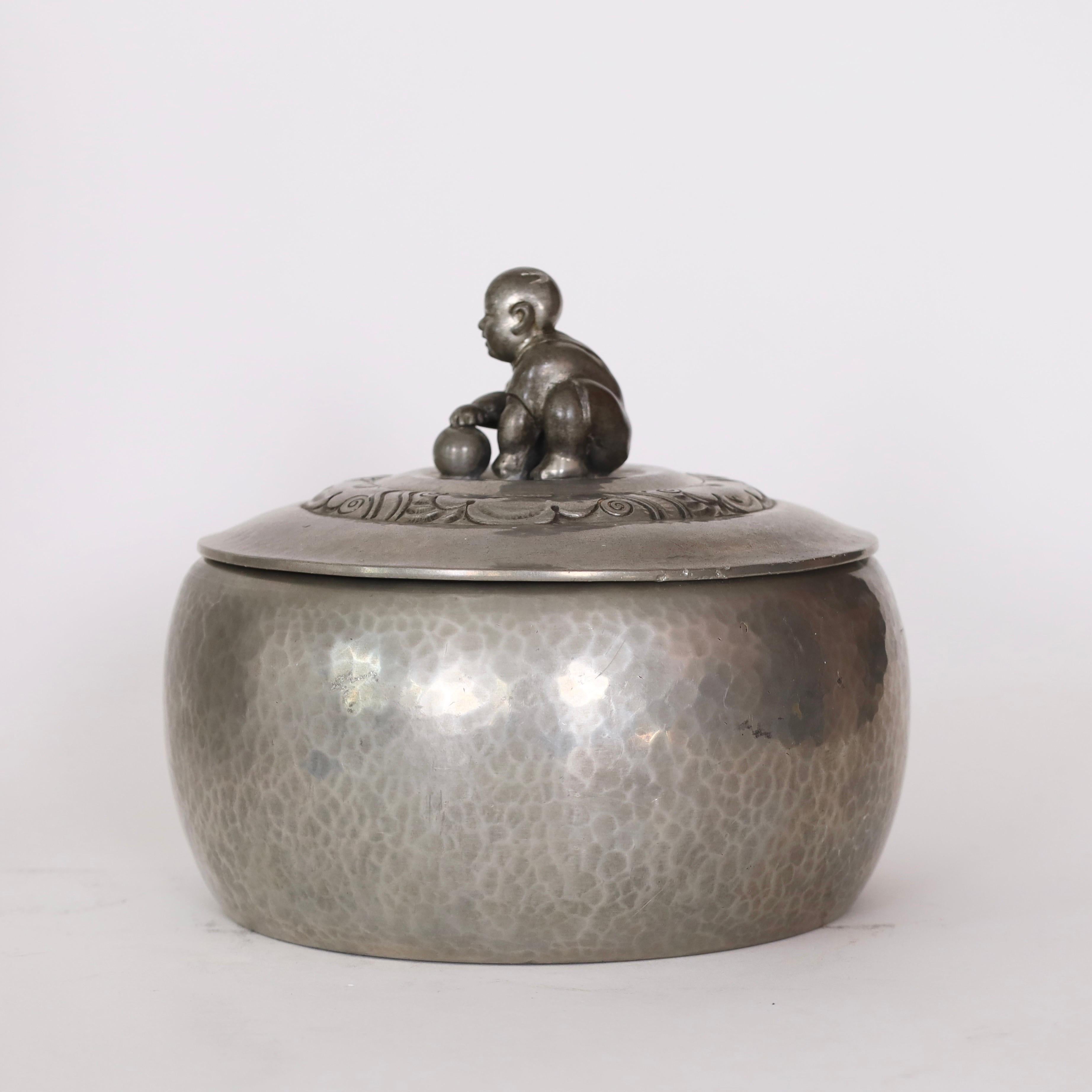 Round Lidded Pewter Box by Just Andersen, 1920s, Denmark In Fair Condition For Sale In Værløse, DK