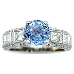 Bague solitaire en or blanc 14 carats avec saphir rond bleu clair et anneau en diamants