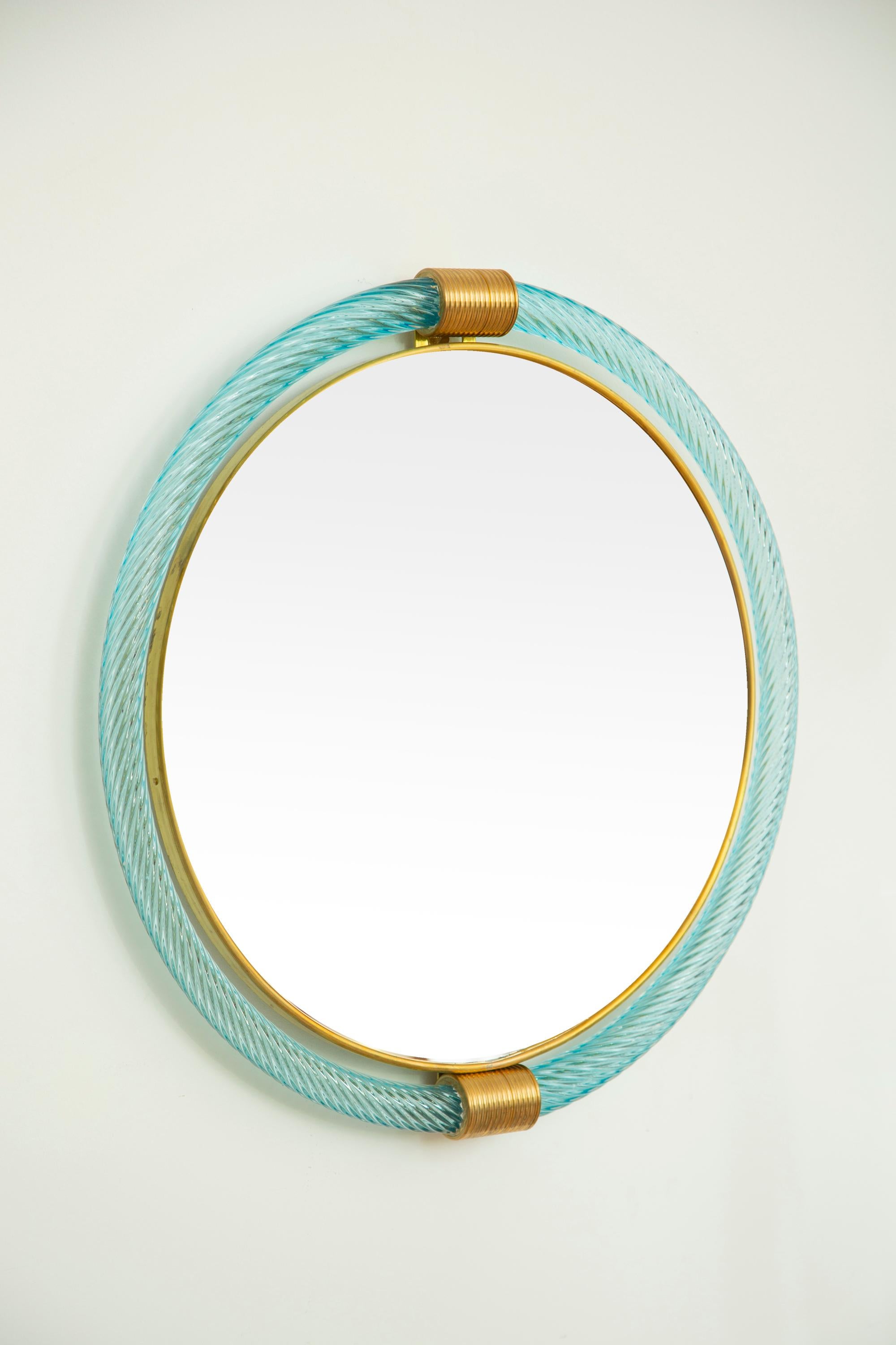 Round light blue twisted rope hand blown murano glass mirror, in stock
Light blue Murano hand blown glass
Brass fittings and a thin inner brass gallery
See other colors from our collection
Located in our store in Miami ready for shipping.