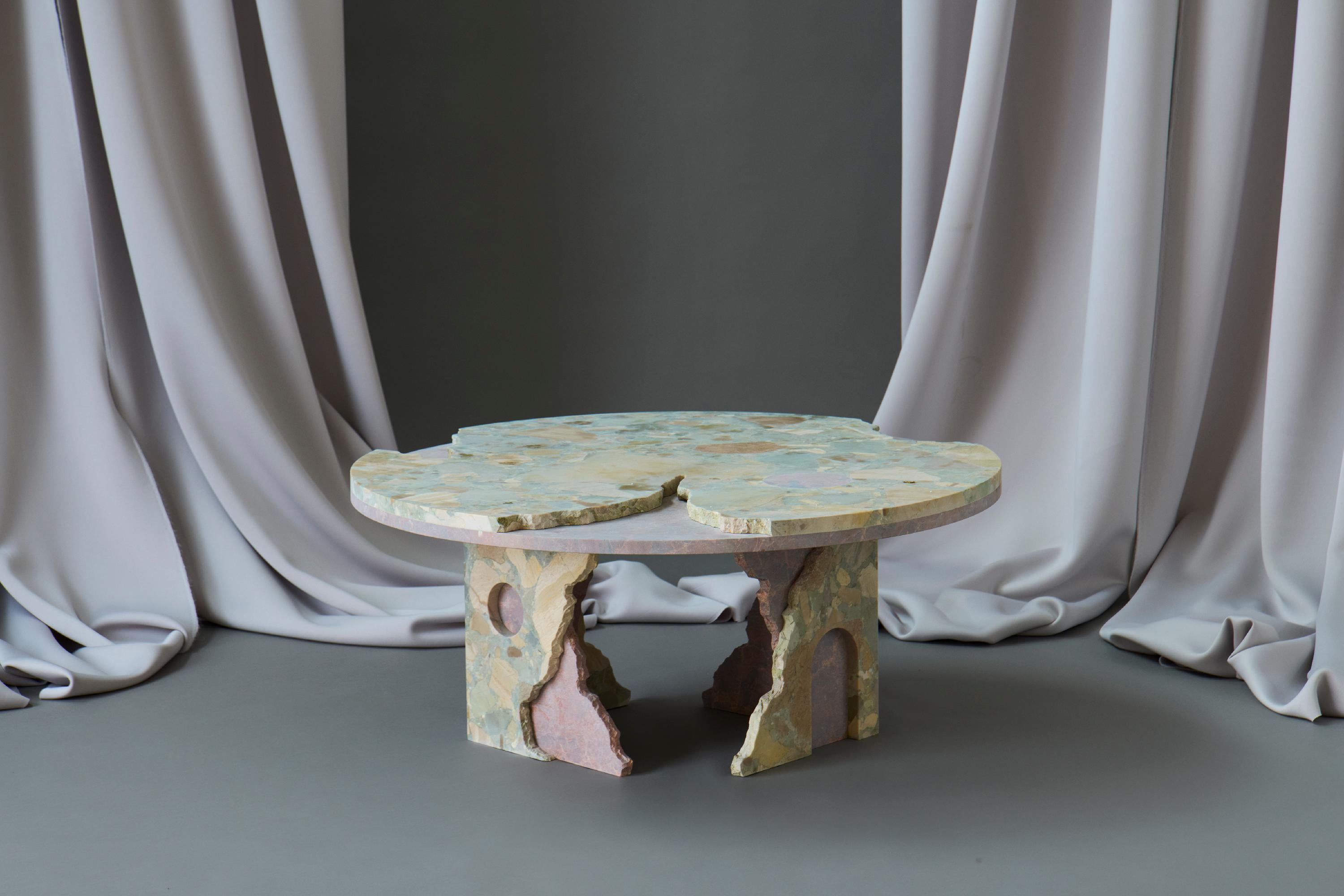 Fait main Table basse ronde en marbre organique vert & Greene & Greene en vente