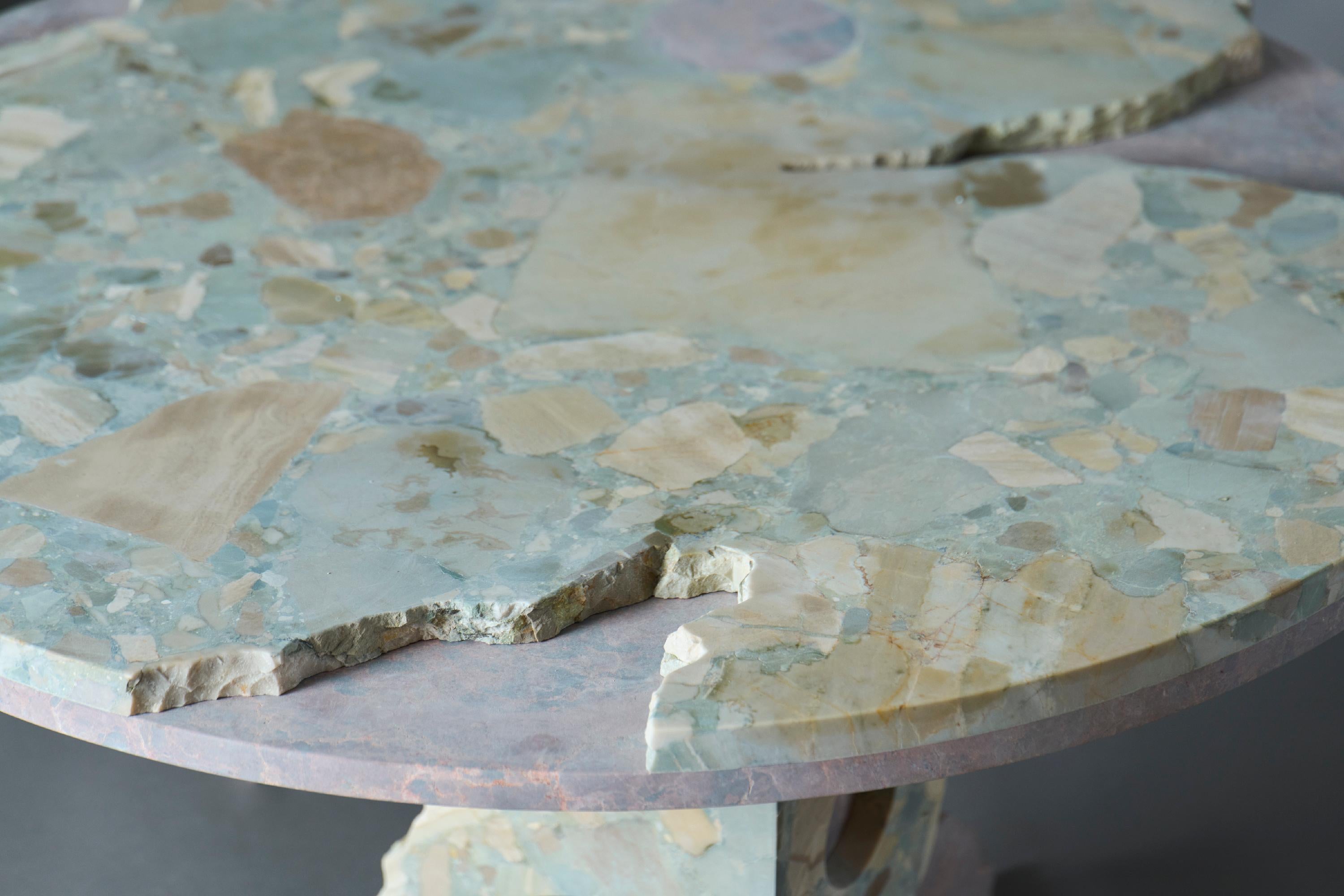Marbre Table basse ronde en marbre organique vert & Greene & Greene en vente
