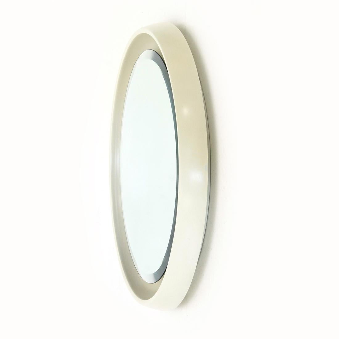 Round Lighted Mirror in White Lacquered Wood by CRB, 1960s In Good Condition For Sale In Savona, IT