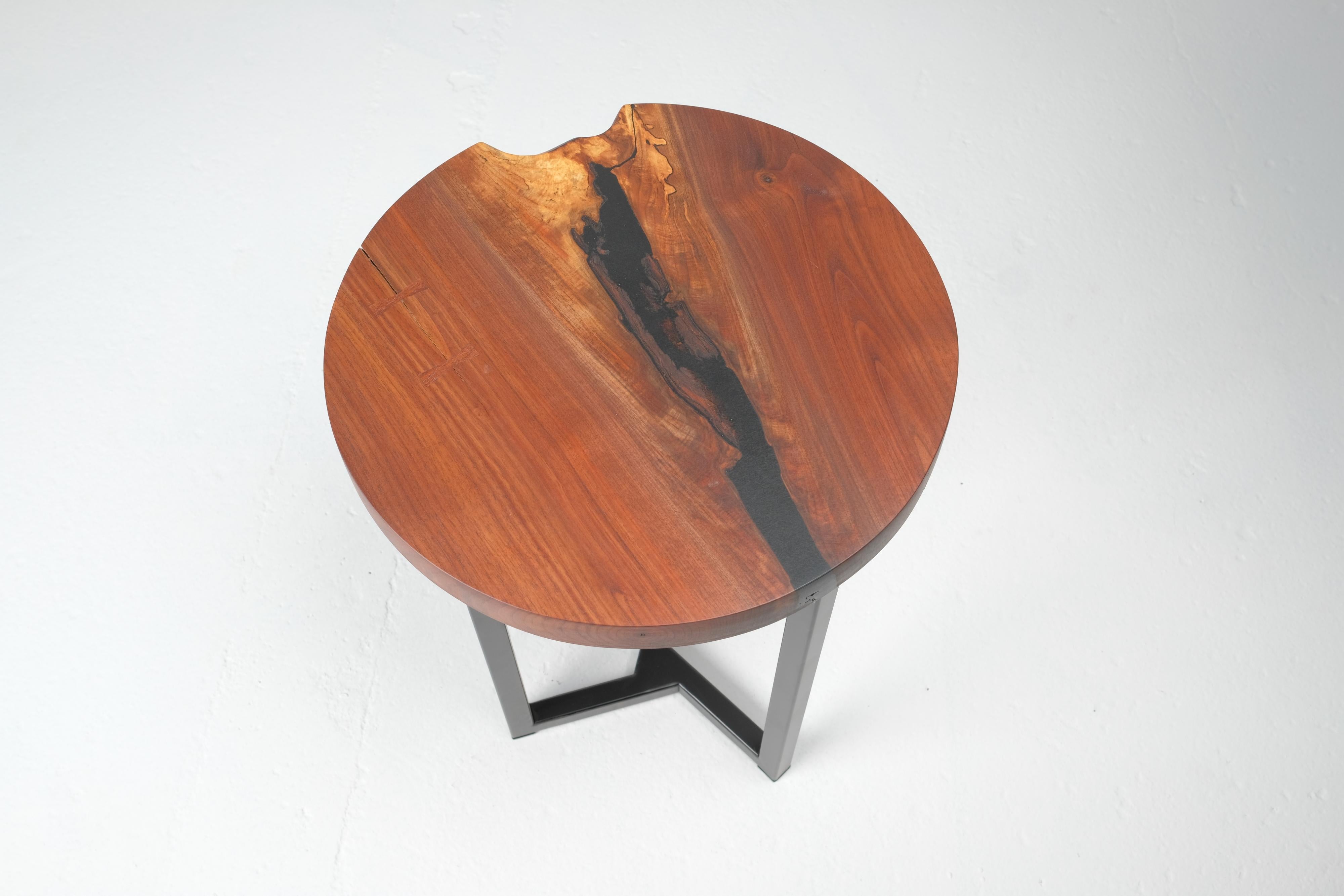 Round Live Edge Side Table in Walnut with Steel Frame In New Condition For Sale In Troy, MI