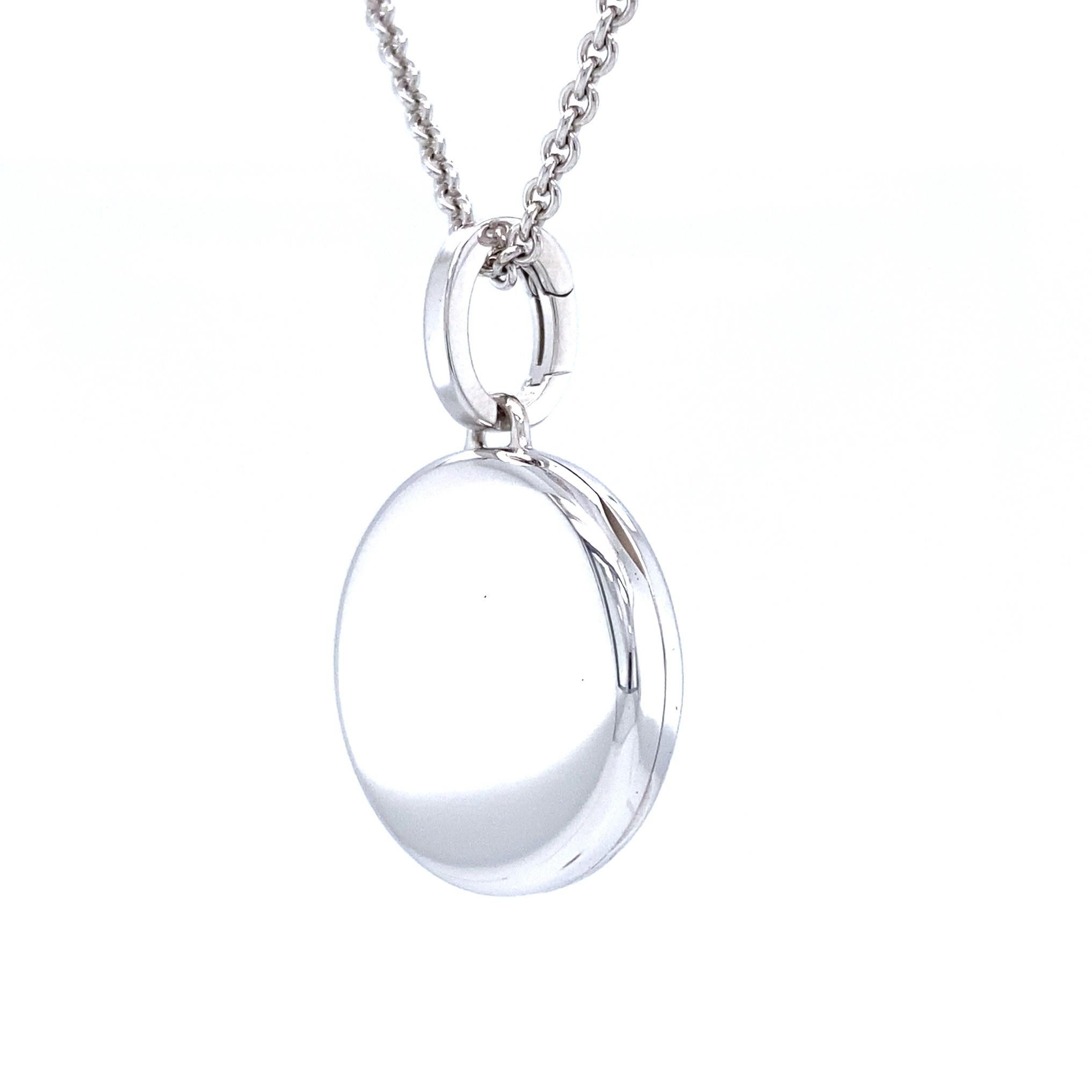 Victorien Collier pendentif médaillon rond en or blanc 18 carats, diamètre 21,0 mm en vente