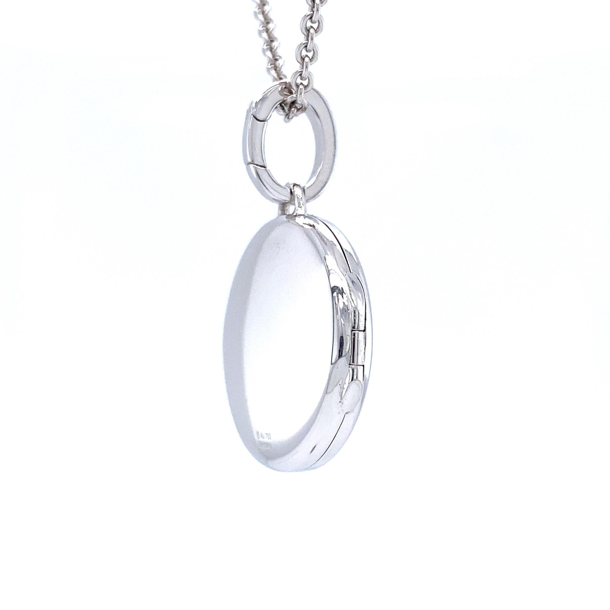 Round Locket Pendant Necklace - 18k White Gold - Diameter 21.0 mm For Sale 1