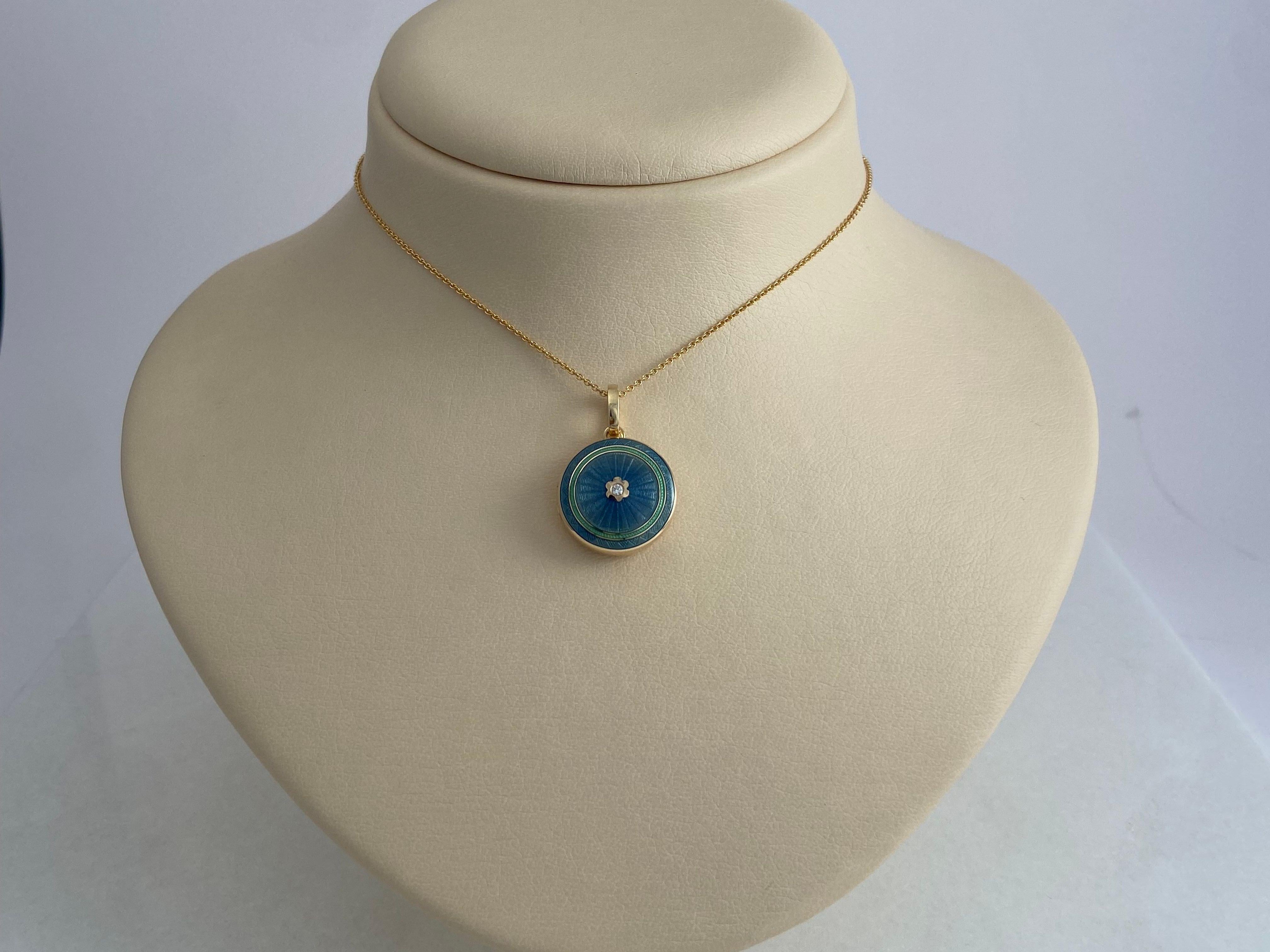 Women's Round Locket Pendant Necklace 18k Yellow Gold Blue Enamel Diamond 0.03 ct 21.0mm For Sale