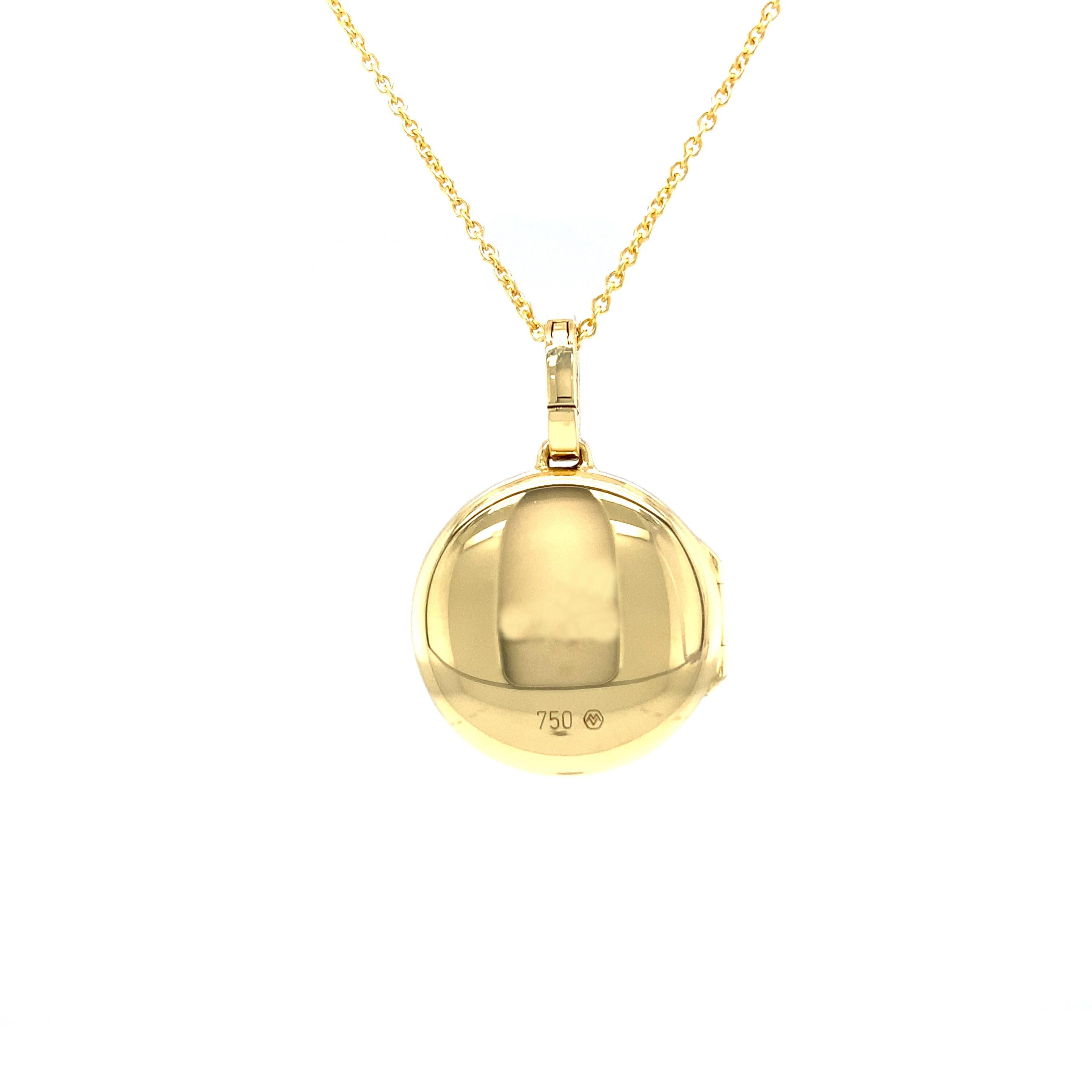 Contemporain Collier pendentif médaillon rond en or jaune 18 carats, émail vert vitreous de 0,03 carat en vente