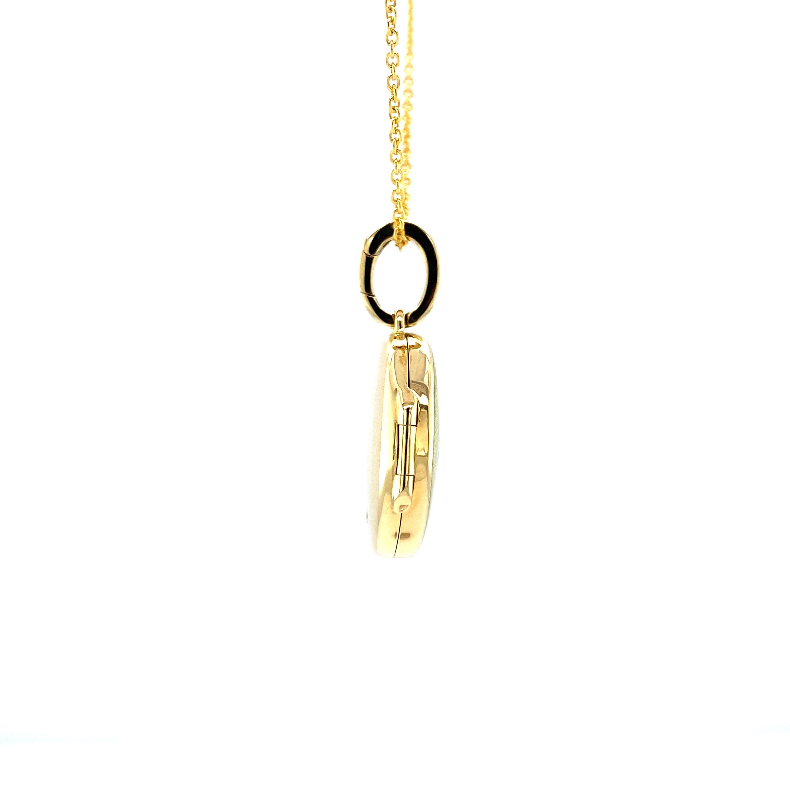 Collier pendentif médaillon rond en or jaune 18 carats, émail vert vitreous de 0,03 carat Pour femmes en vente