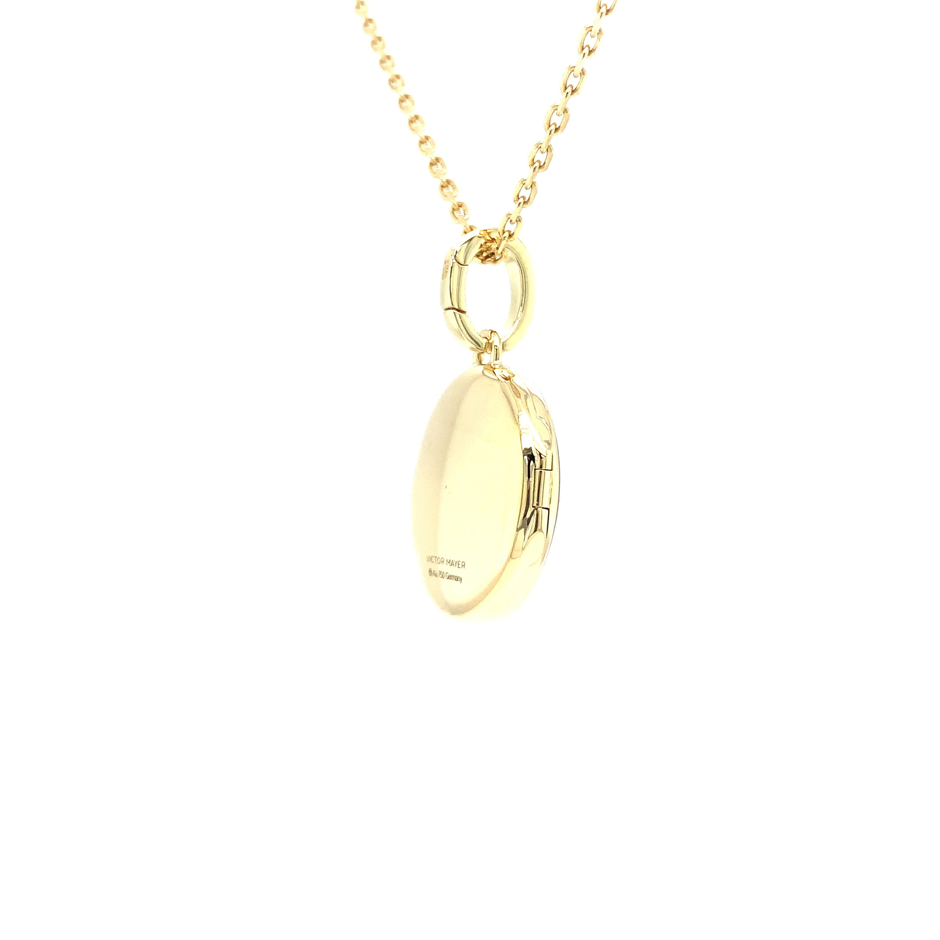 Collier pendentif médaillon rond en or jaune, émail rouge et gravure à volutes Pour femmes en vente