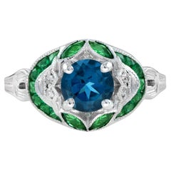 Anello in oro bianco in stile Art Deco con topazio blu London e diamante e smeraldo verde
