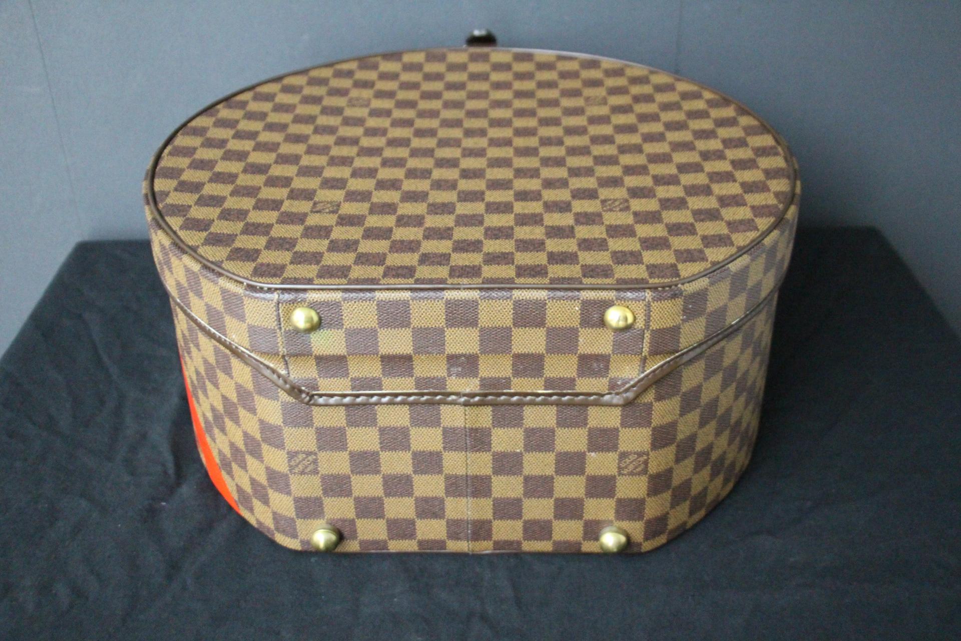 Round Louis Vuitton Checkers Hat Trunk 40, Louis Vuitton Hat Box In Good Condition In Saint-ouen, FR