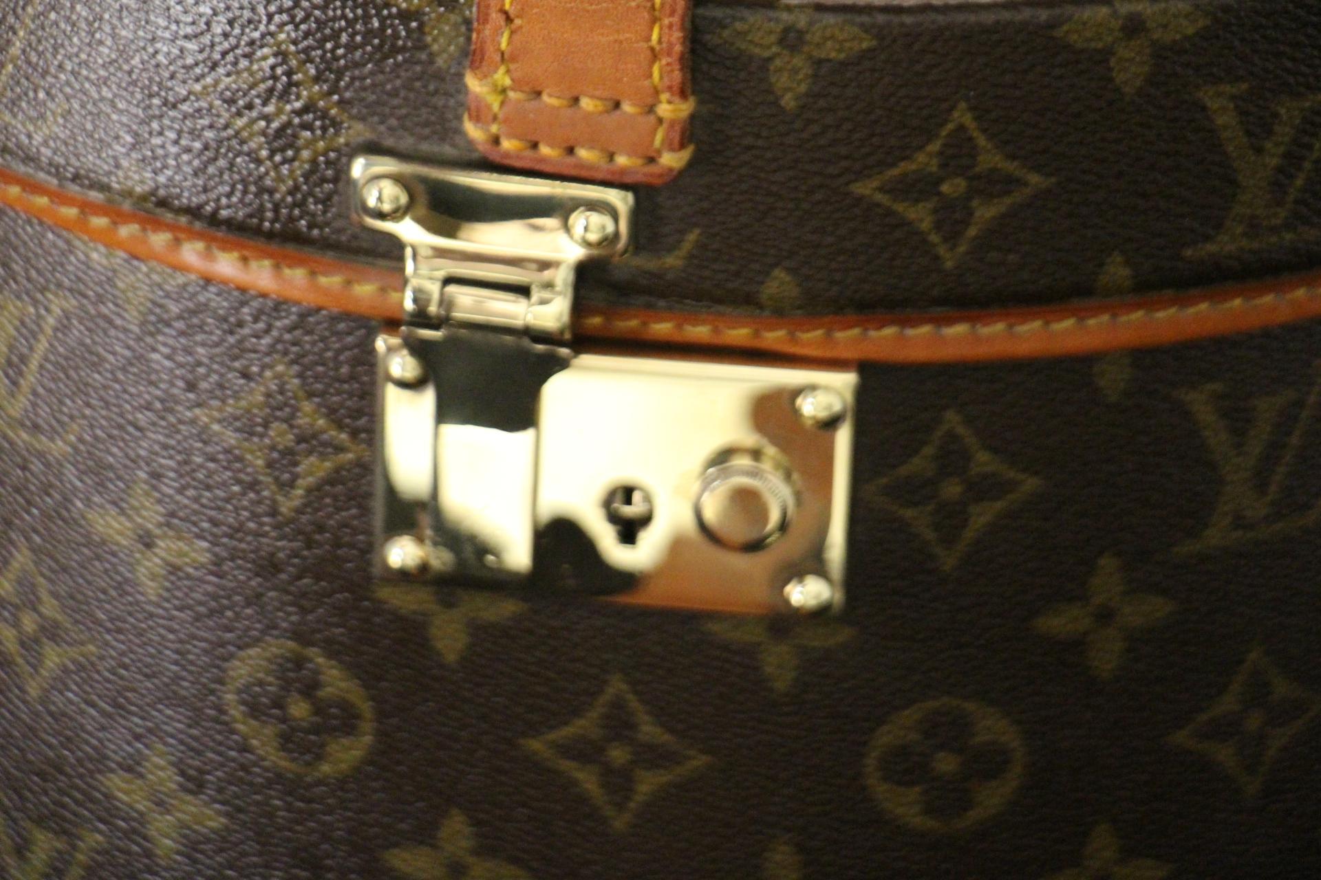 Round Louis Vuitton Hat Trunk 30 cm, Louis Vuitton Hat Box, Louis Vuitton Bag 6
