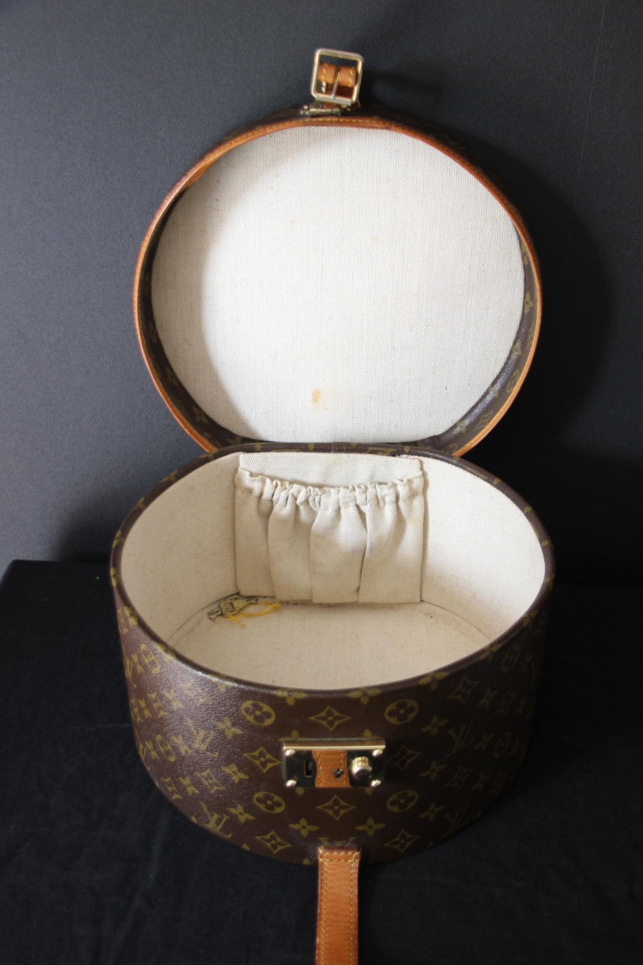 Round Louis Vuitton Hat Trunk 30 cm, Louis Vuitton Hat Box, Louis Vuitton Bag 7