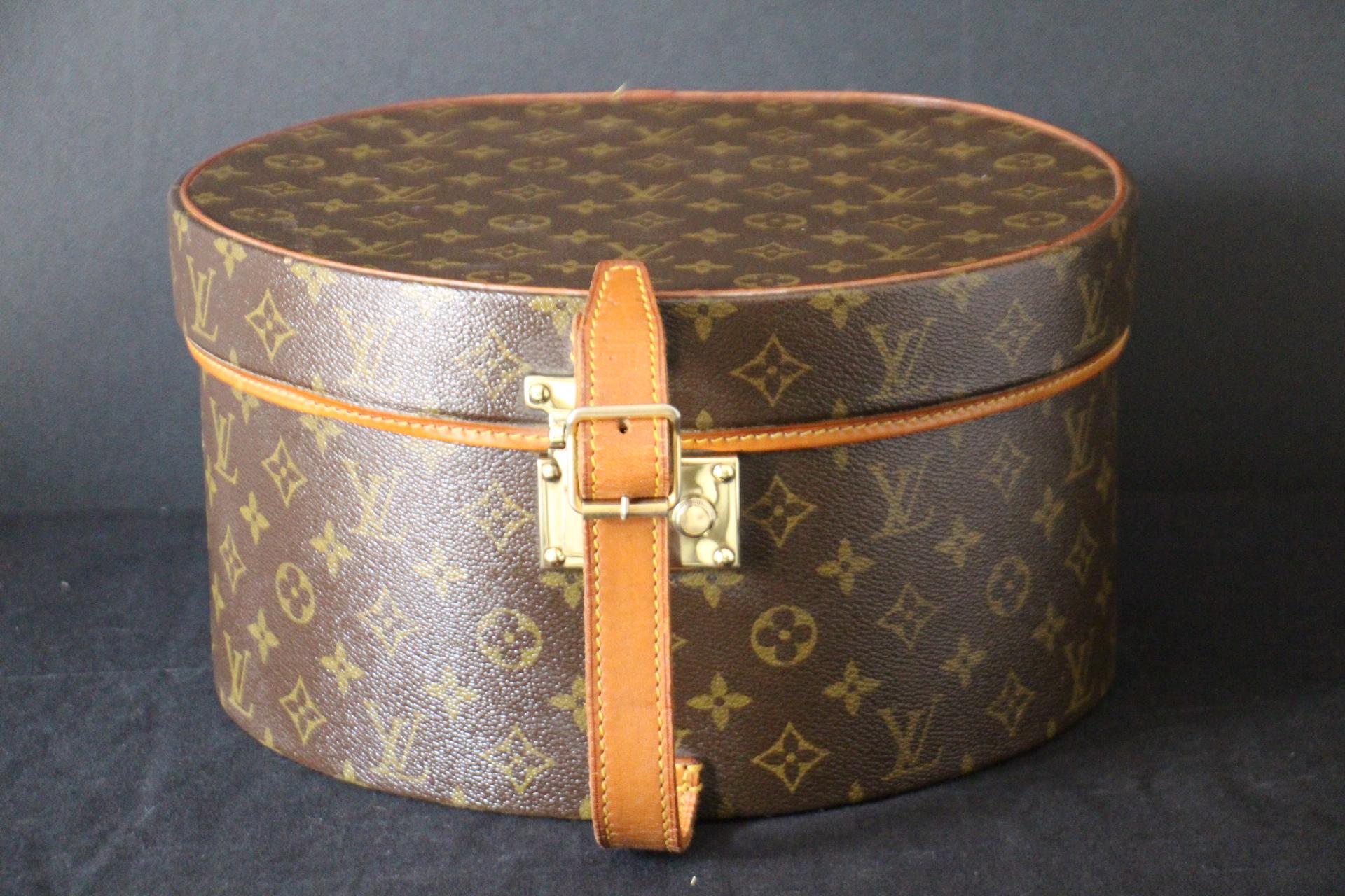 Round Louis Vuitton Hat Trunk 30 cm, Louis Vuitton Hat Box, Louis Vuitton Bag In Good Condition In Saint-ouen, FR
