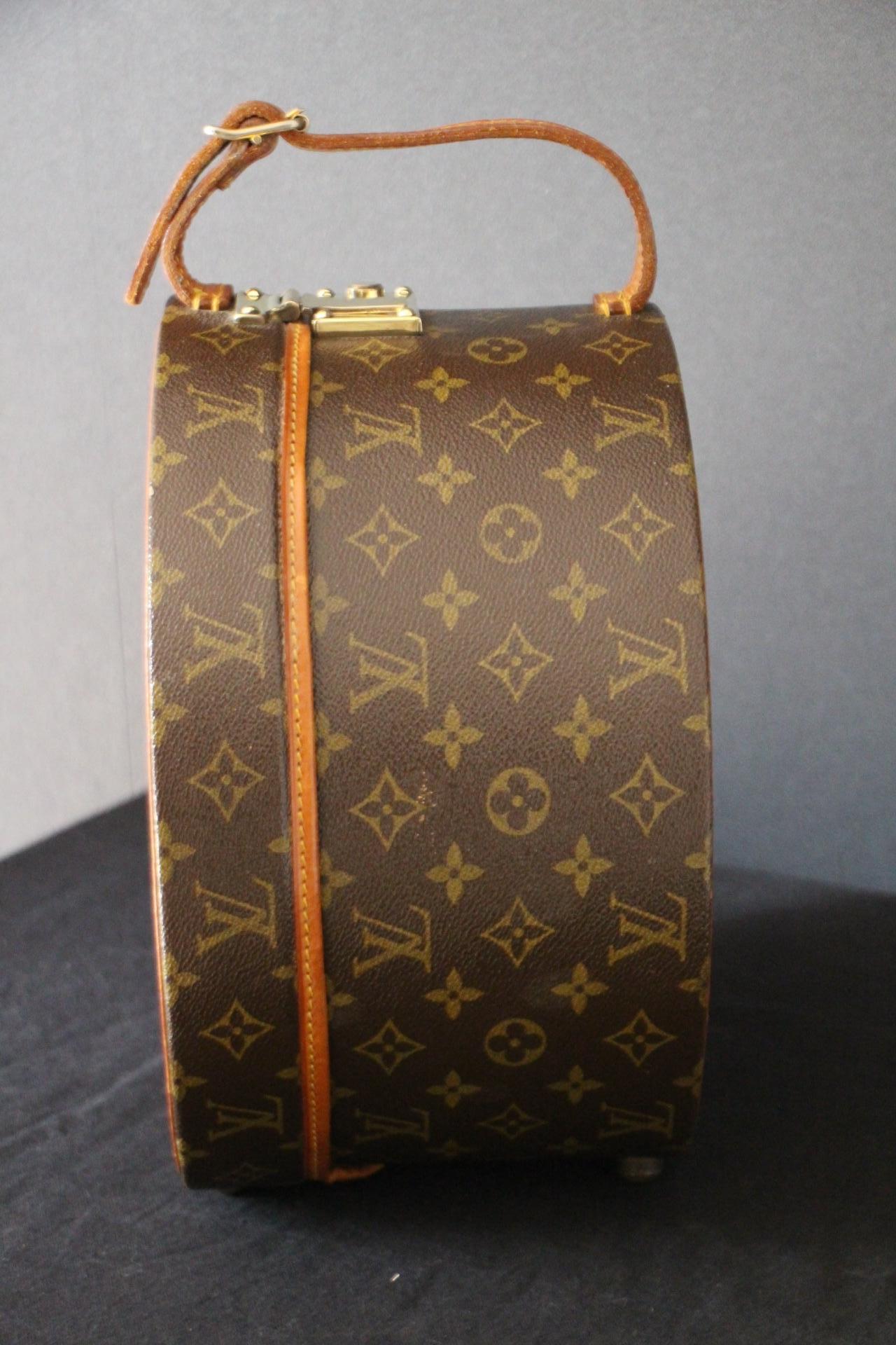 Round Louis Vuitton Hat Trunk 30 cm, Louis Vuitton Hat Box, Louis Vuitton Bag 2